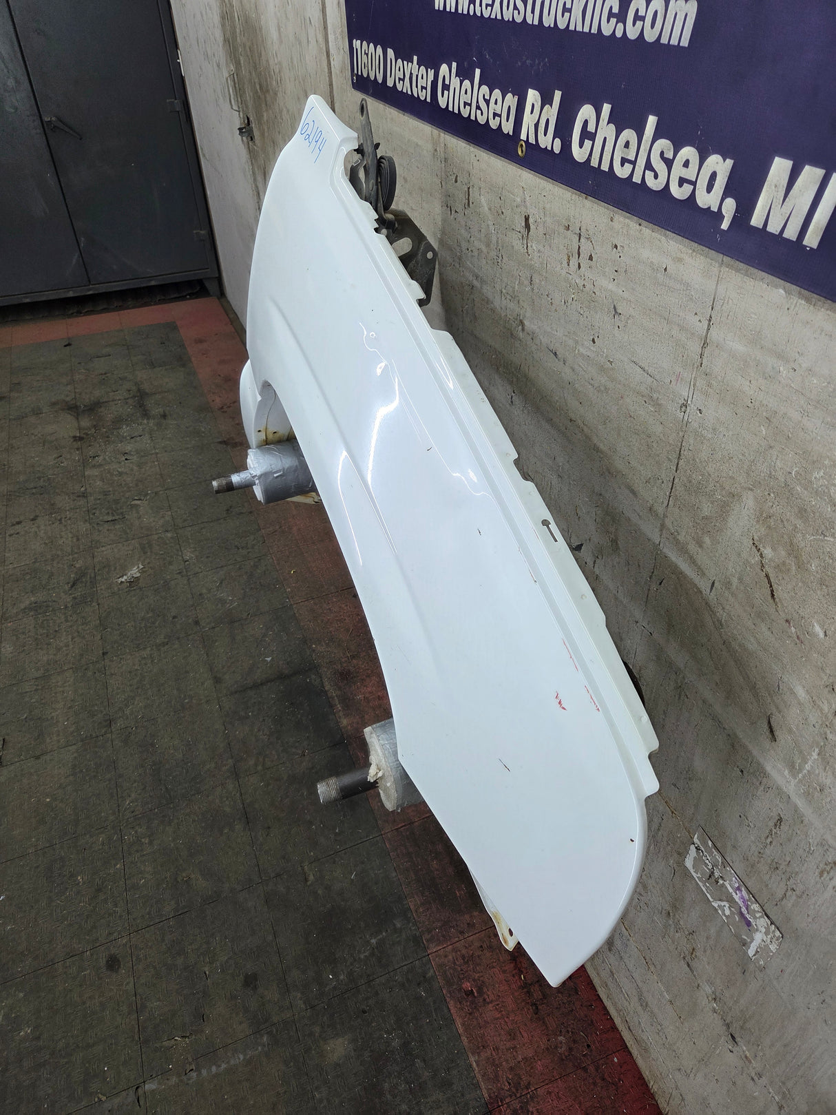 2003-2007 Chevrolet Silverado / Tahoe / Suburban 1500 2500 3500 HD RH Passenger Side "Cateye" Front Fender