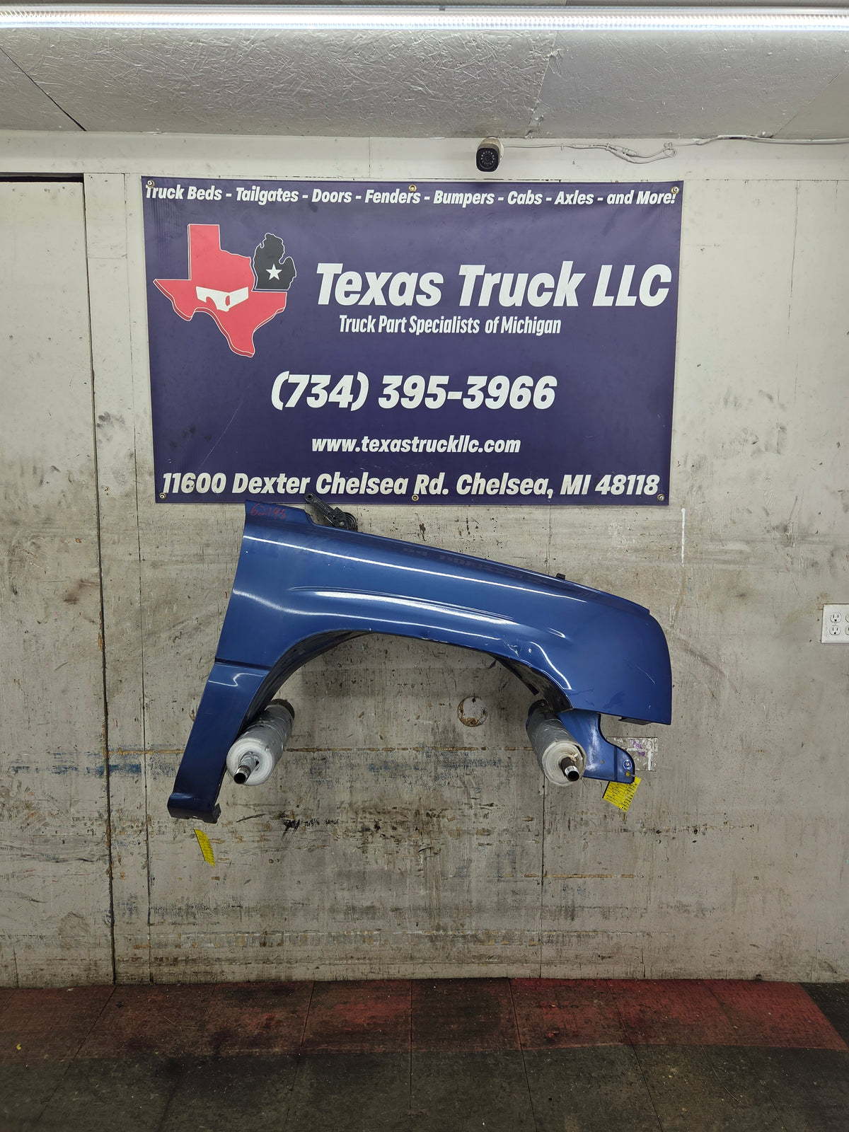 2003-2007 Chevrolet Silverado / Tahoe / Suburban 1500 2500 3500 HD RH Passenger Side "Cateye" Front Fender