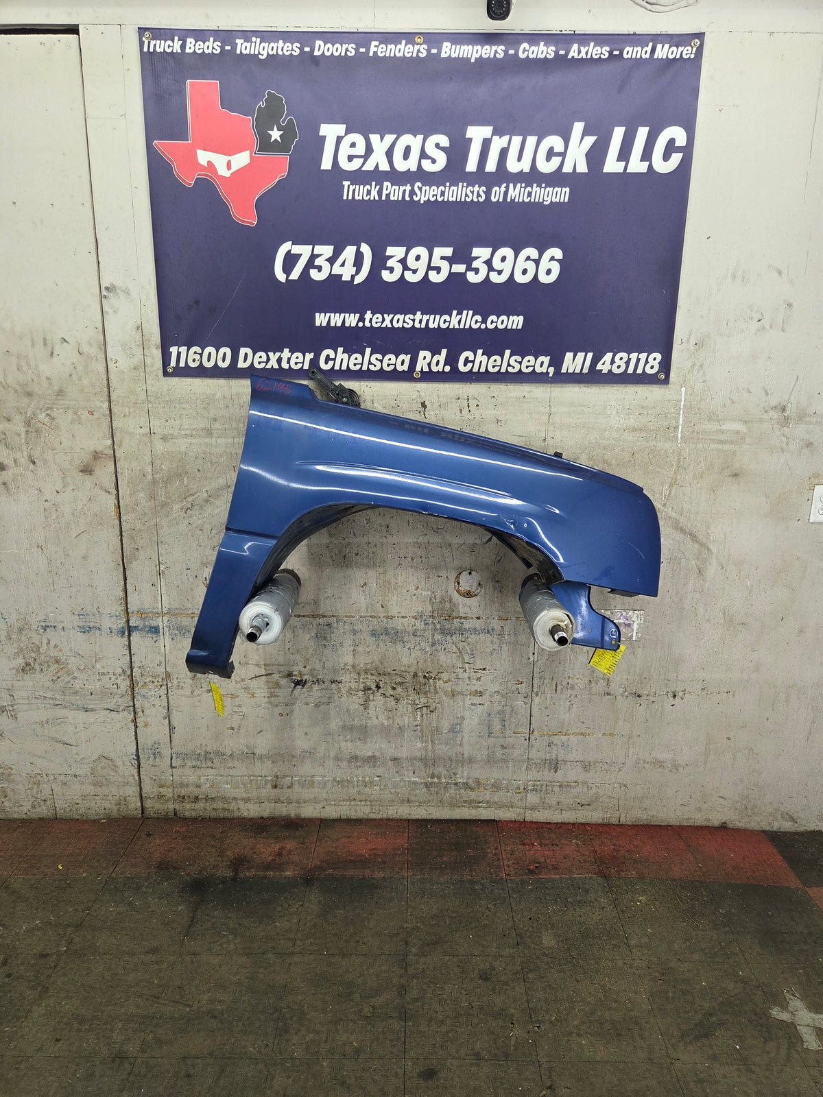 2003-2007 Chevrolet Silverado / Tahoe / Suburban 1500 2500 3500 HD RH Passenger Side "Cateye" Front Fender