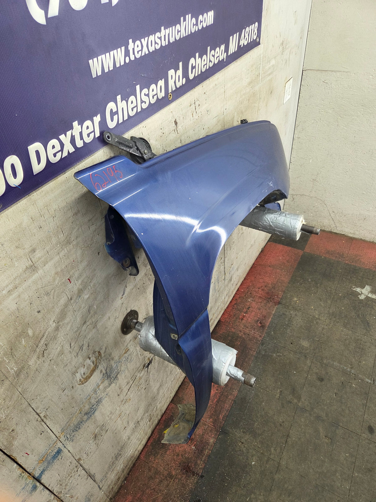 2003-2007 Chevrolet Silverado / Tahoe / Suburban 1500 2500 3500 HD RH Passenger Side "Cateye" Front Fender