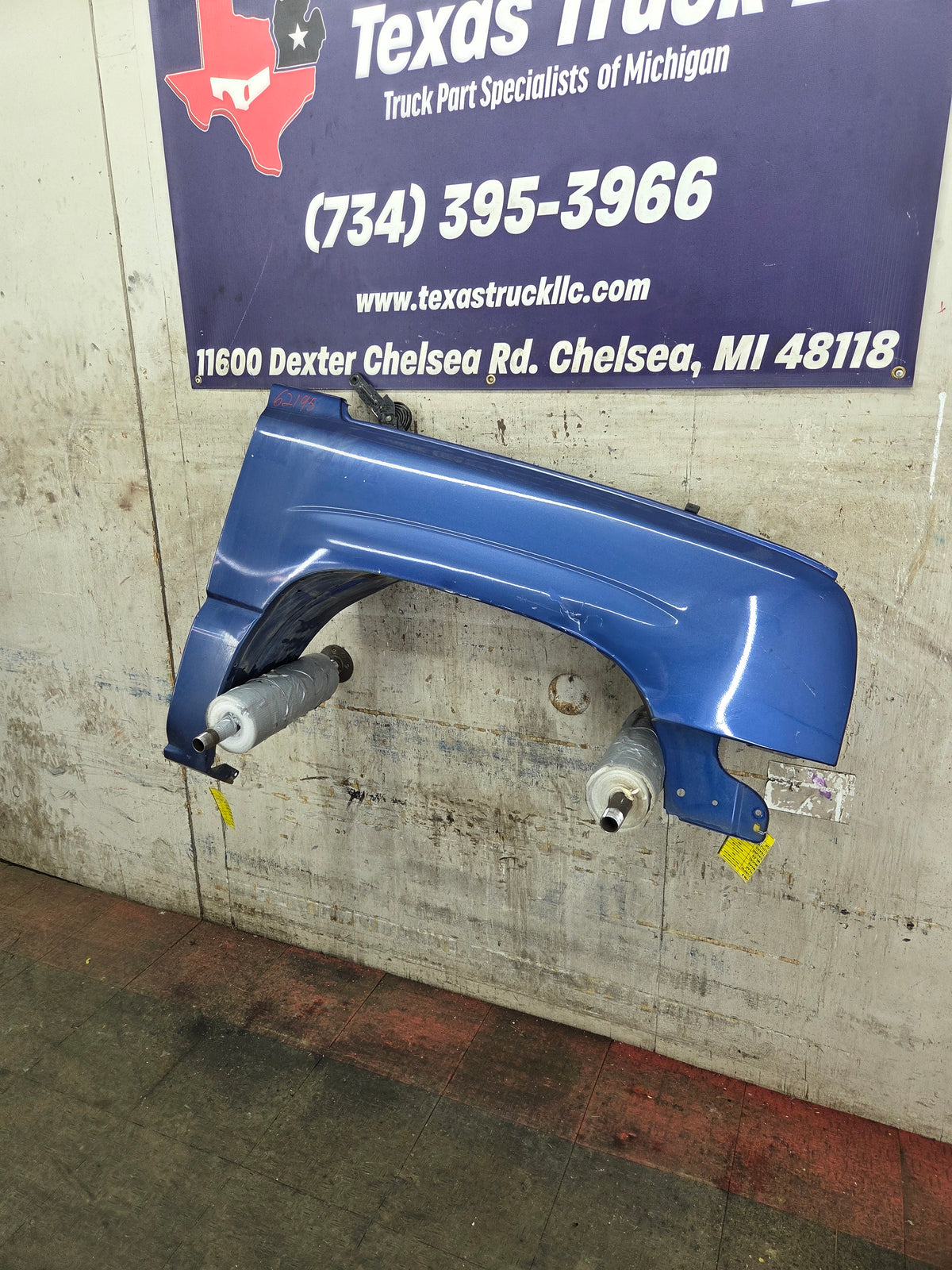 2003-2007 Chevrolet Silverado / Tahoe / Suburban 1500 2500 3500 HD RH Passenger Side "Cateye" Front Fender