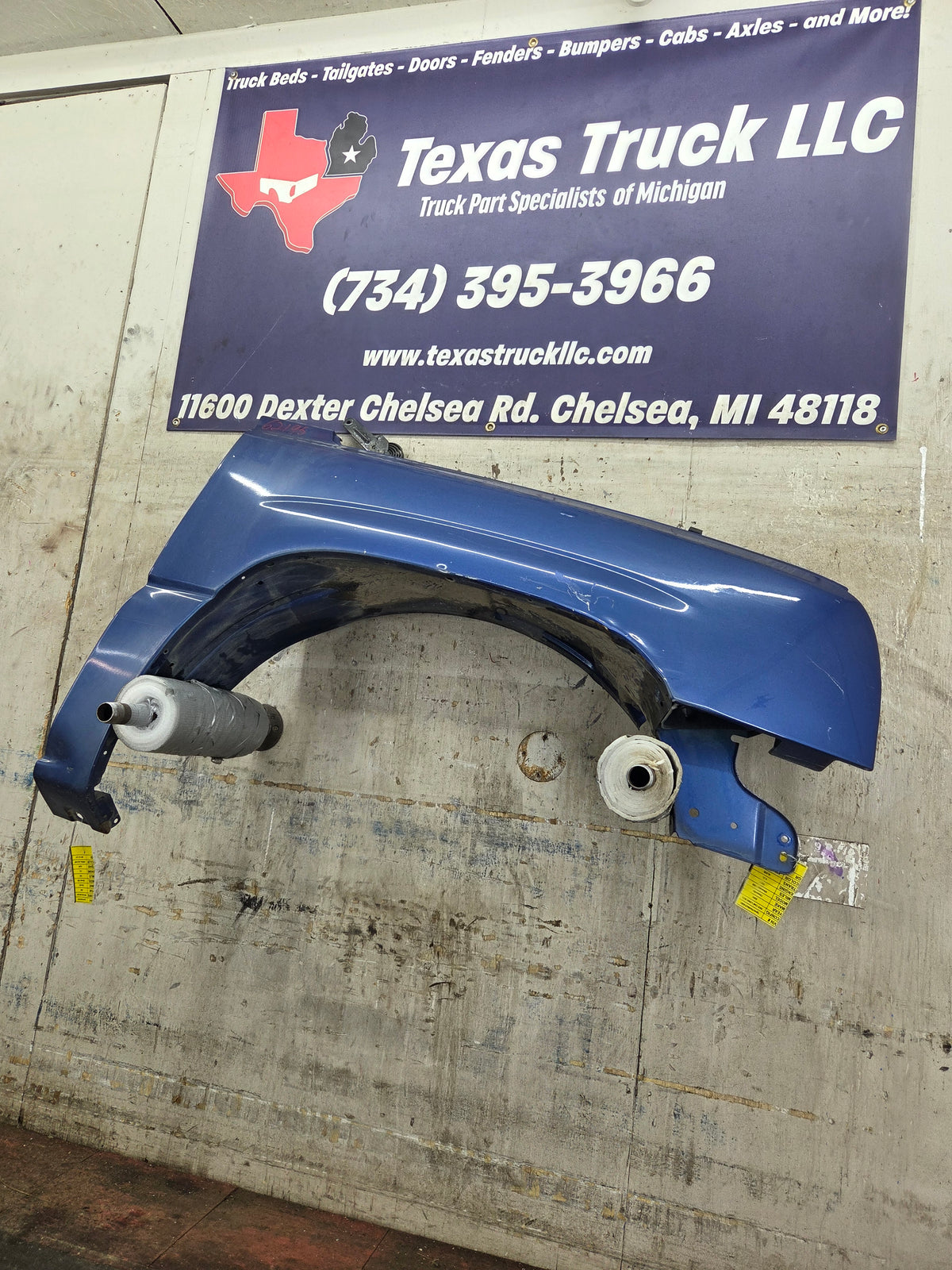 2003-2007 Chevrolet Silverado / Tahoe / Suburban 1500 2500 3500 HD RH Passenger Side "Cateye" Front Fender