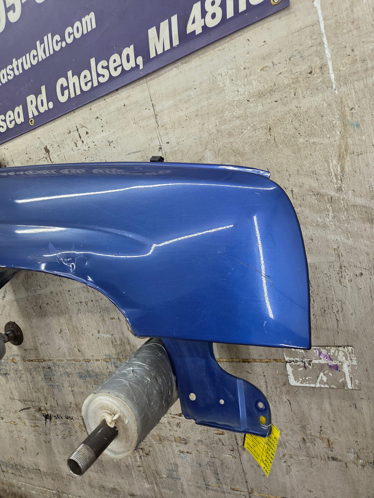 2003-2007 Chevrolet Silverado / Tahoe / Suburban 1500 2500 3500 HD RH Passenger Side "Cateye" Front Fender