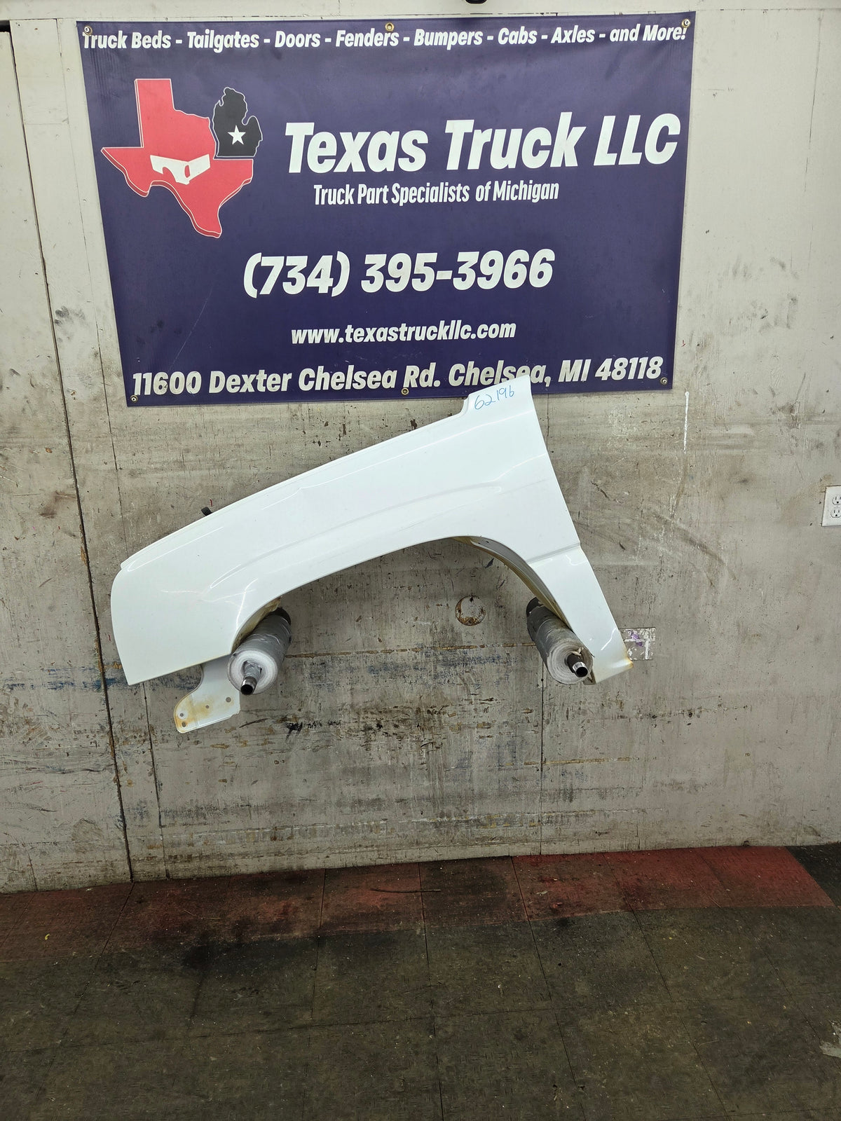 2003-2007 Chevrolet Silverado / Tahoe / Suburban 1500 2500 3500 HD LH Driver Side "Cateye" Front Fender