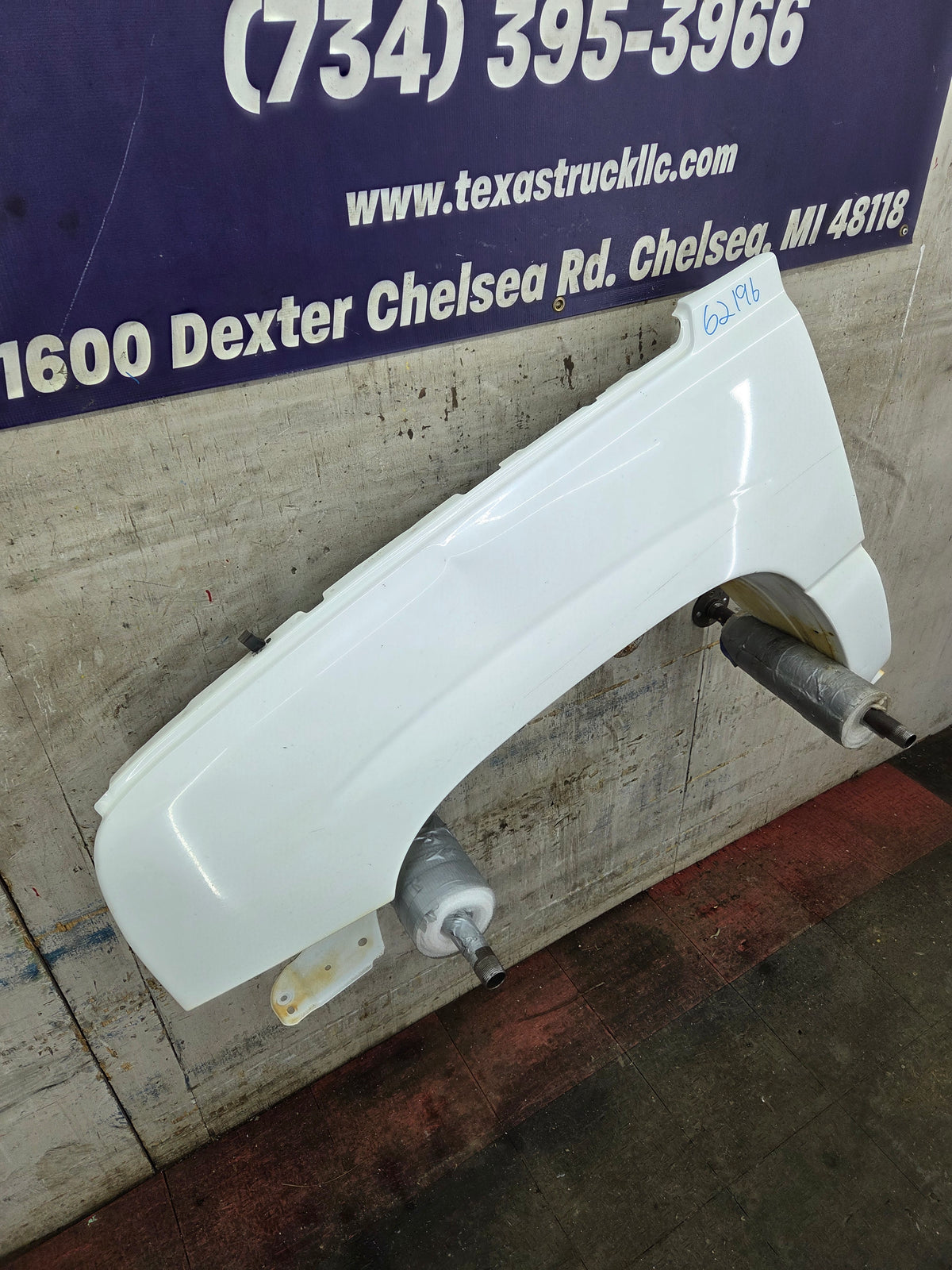 2003-2007 Chevrolet Silverado / Tahoe / Suburban 1500 2500 3500 HD LH Driver Side "Cateye" Front Fender