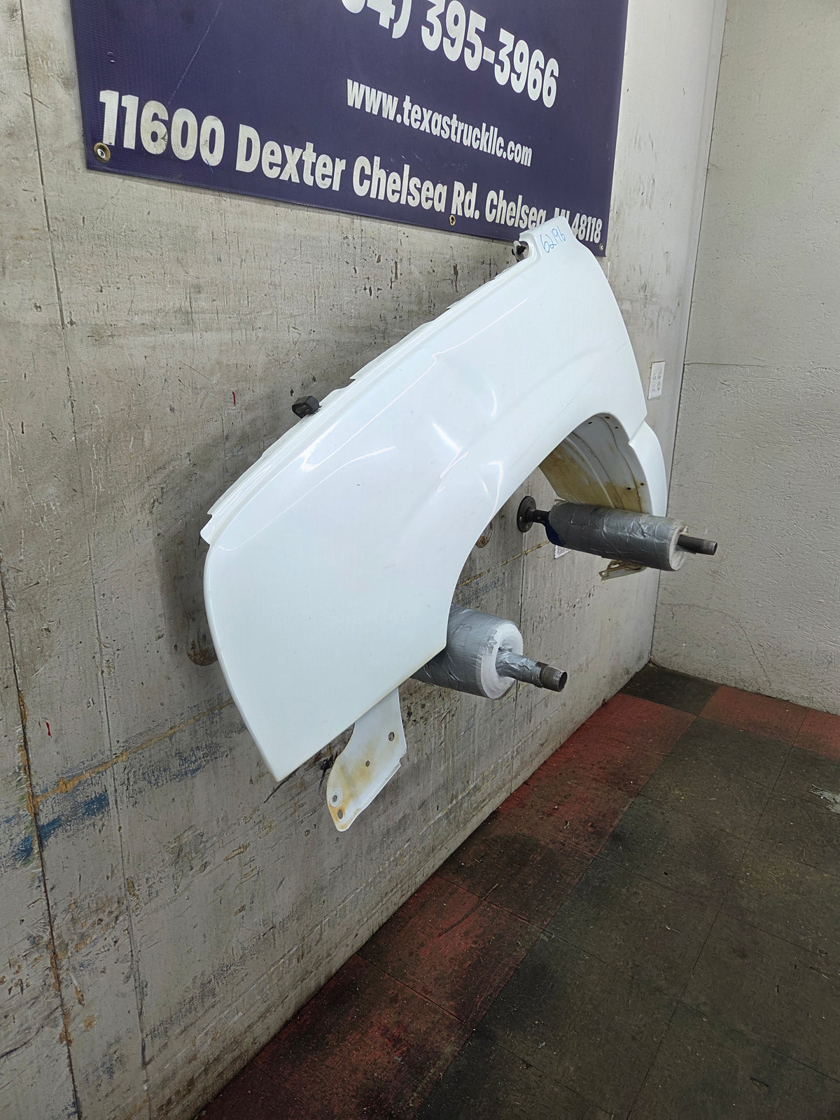 2003-2007 Chevrolet Silverado / Tahoe / Suburban 1500 2500 3500 HD LH Driver Side "Cateye" Front Fender