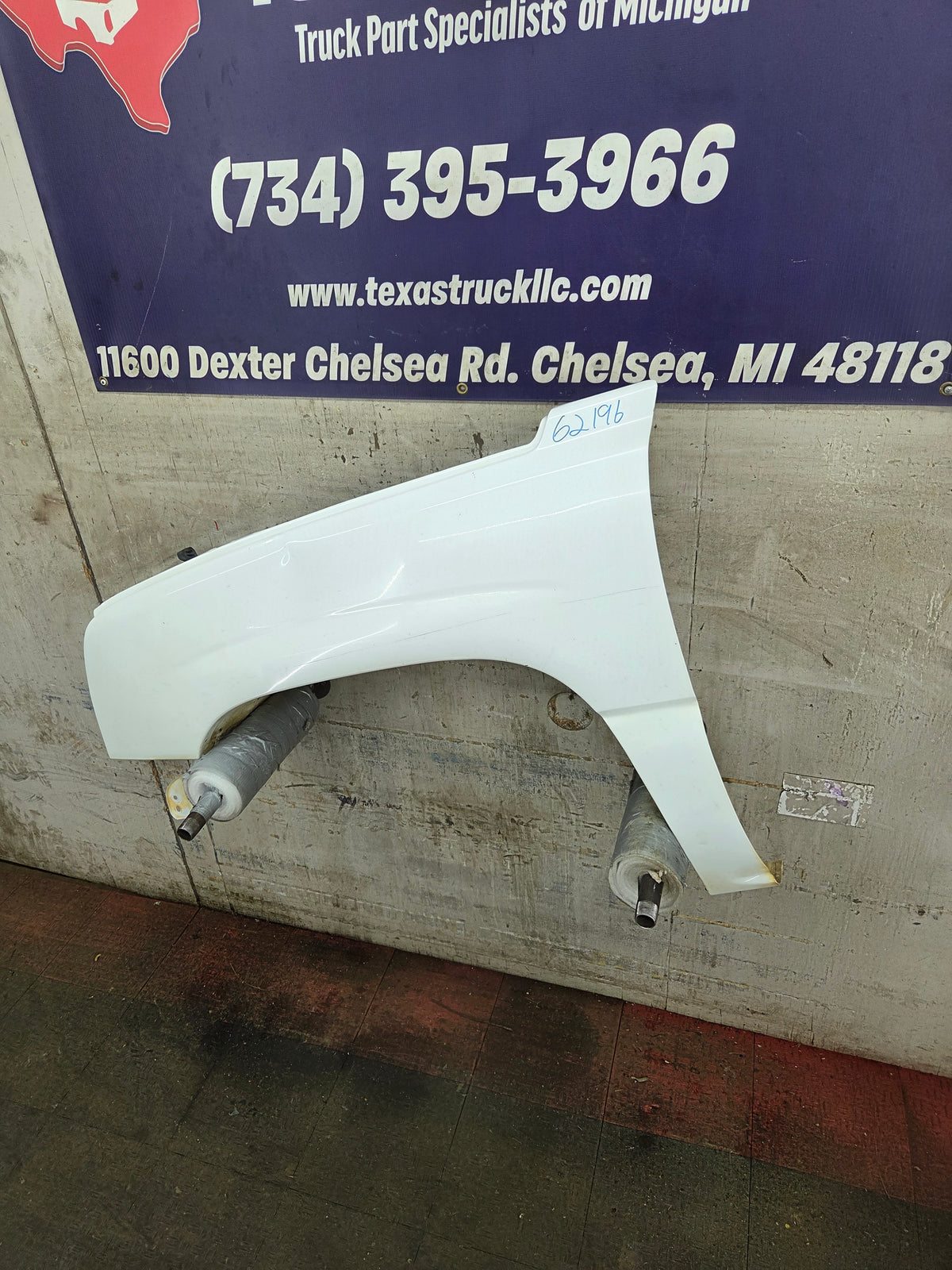 2003-2007 Chevrolet Silverado / Tahoe / Suburban 1500 2500 3500 HD LH Driver Side "Cateye" Front Fender