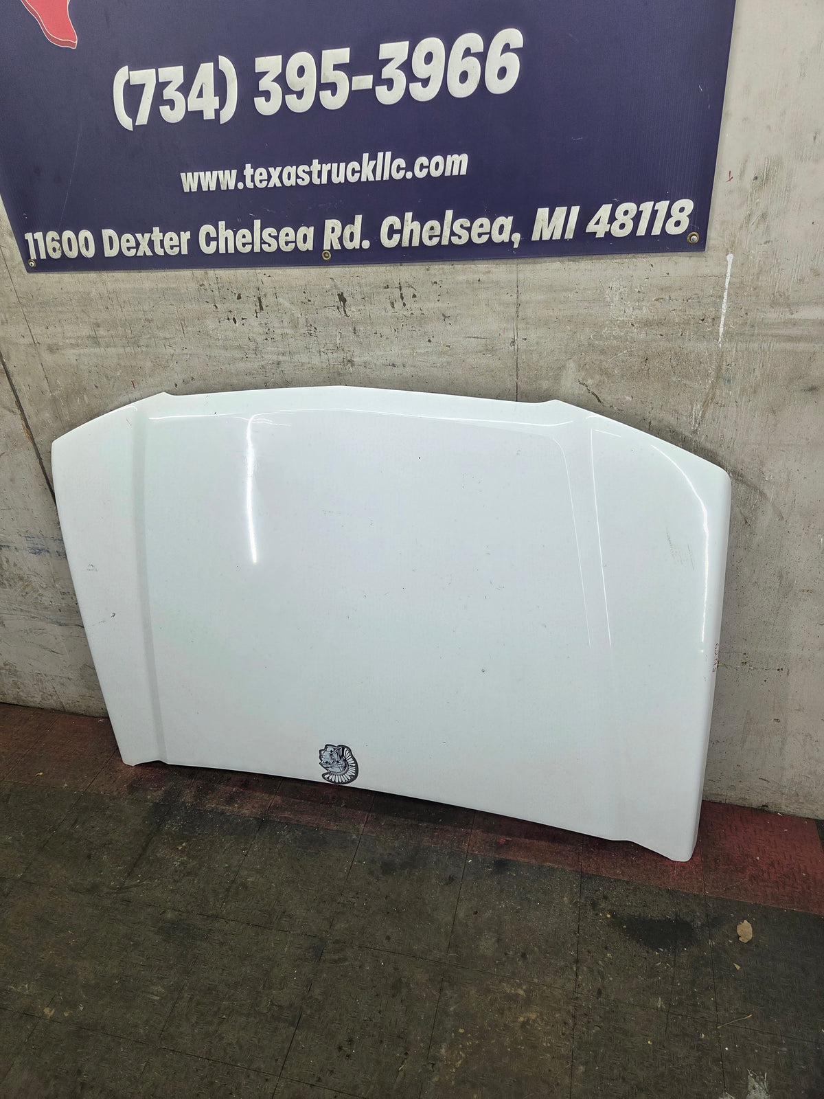 2003-2006 Chevrolet Silverado 1500 2500 'Cateye' Hood