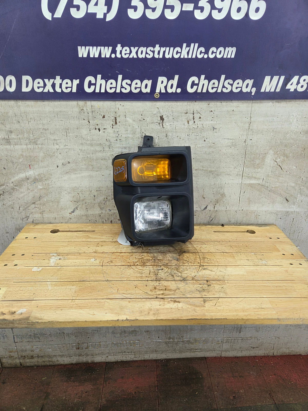 2008-2010 Ford Super Duty F250 F350 F450 F550 RH Passenger Side Head Light 7C34-13100-A
