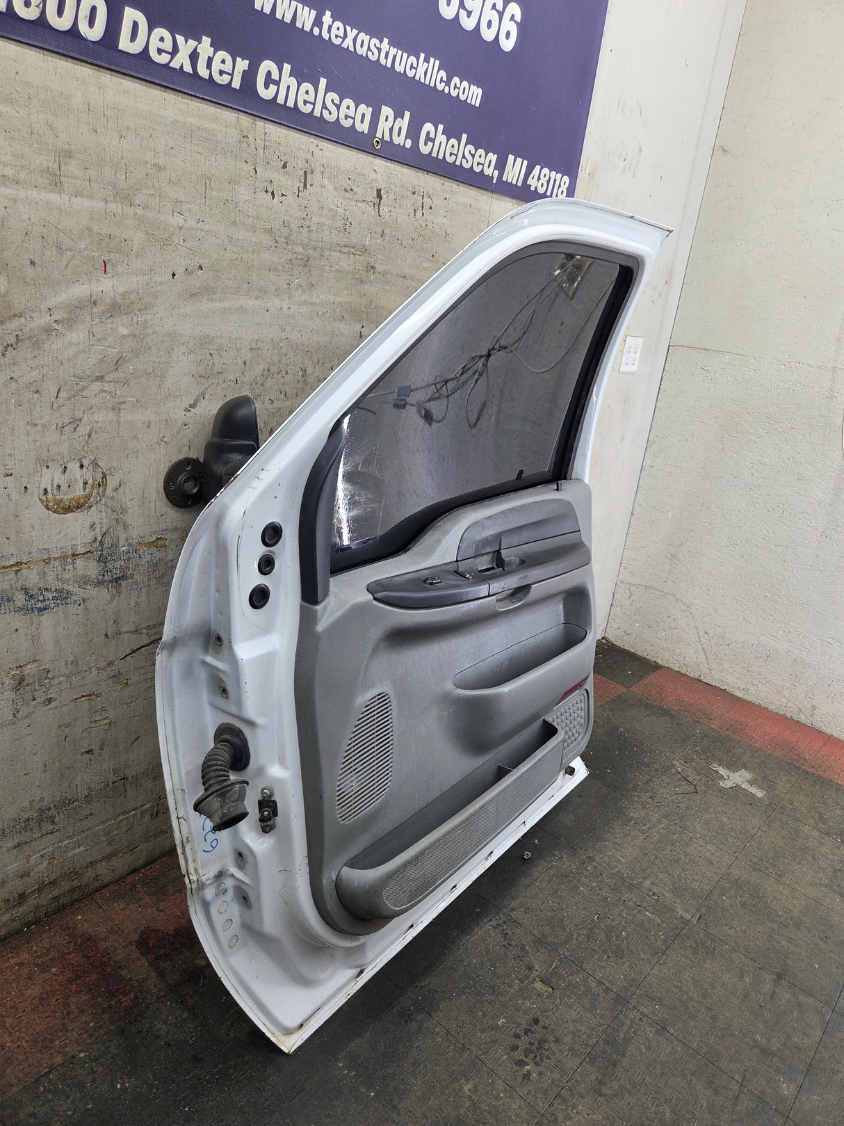1999-2007 Ford Super Duty RH Passenger Side Front Door F250 F350 F450 F550