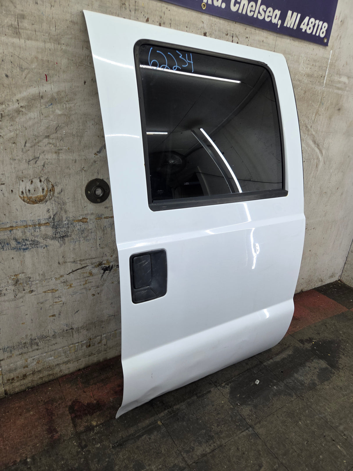 1999-2007 Ford Super Duty RH Passenger Side Rear Crew Cab Door F250 F350 F450 F550 *Damage*