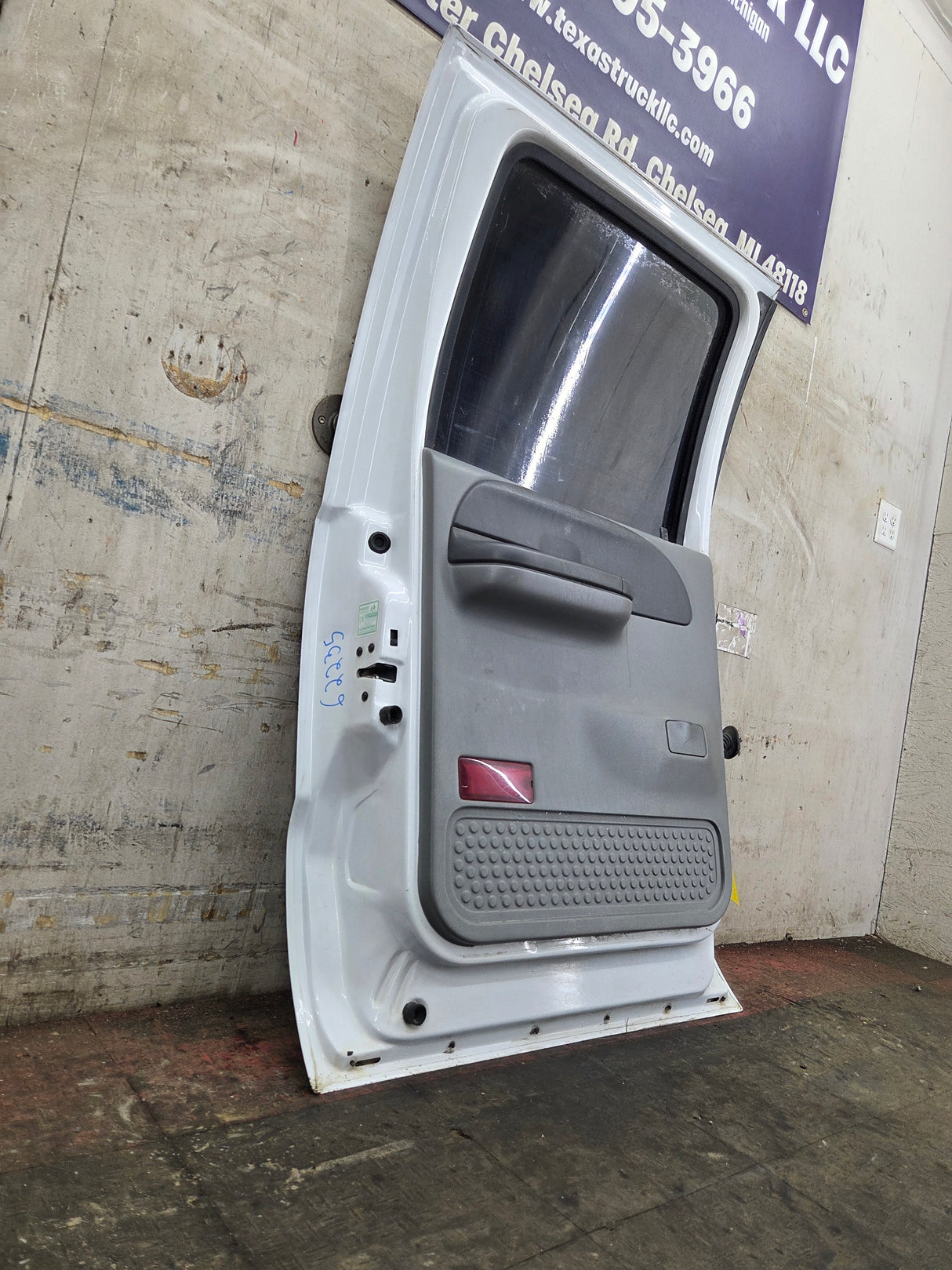 1999-2007 Ford Super Duty LH Driver Side Rear Crew Cab Door F250 F350 F450 F550