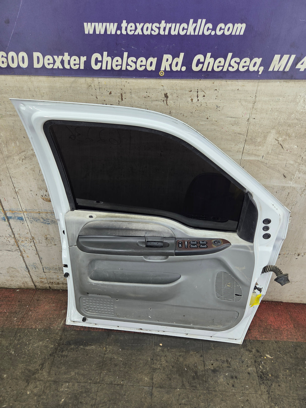 1999-2007 Ford Super Duty LH Driver Side Front Door F250 F350 F450 F550
