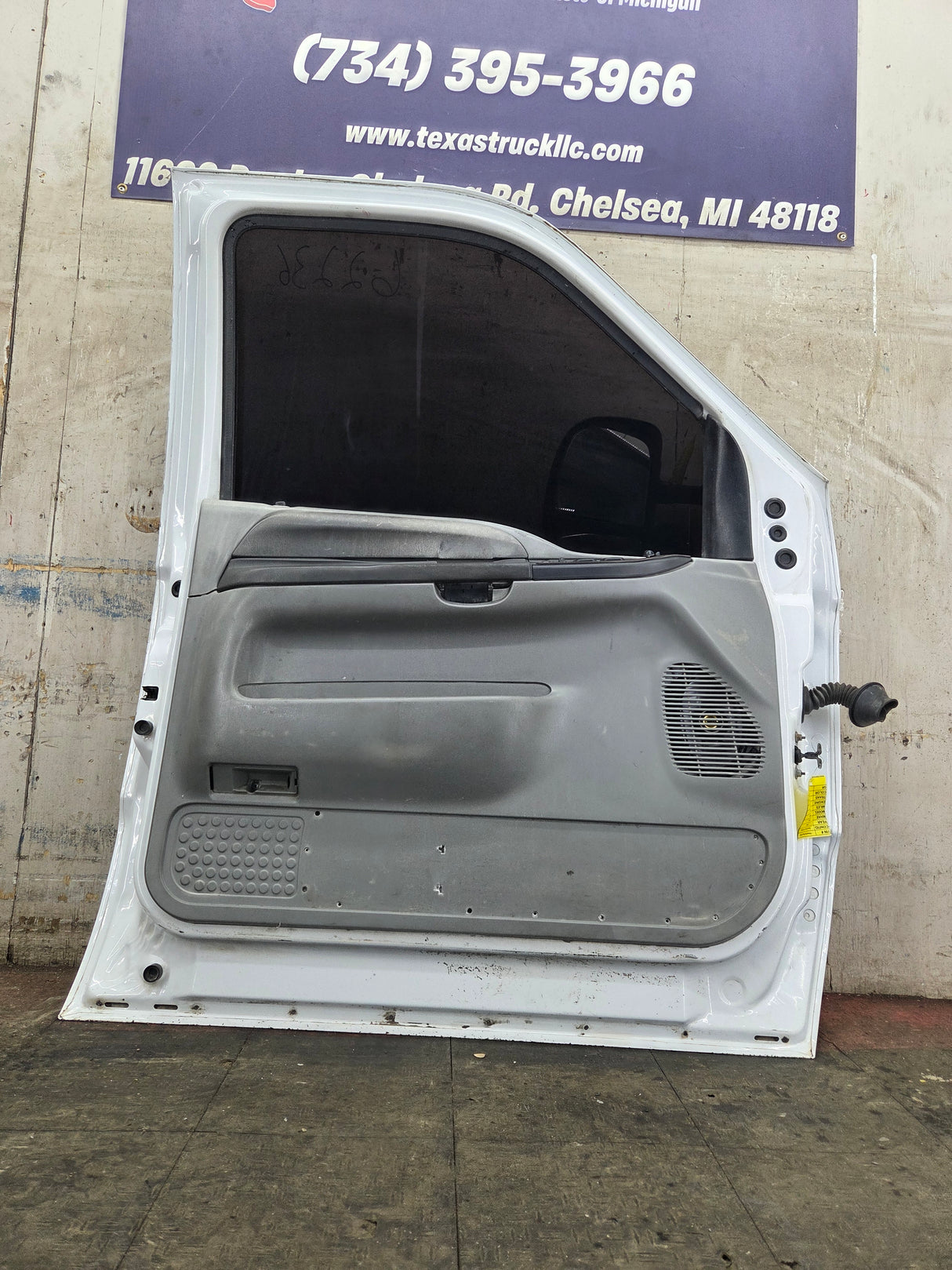 1999-2007 Ford Super Duty LH Driver Side Front Door F250 F350 F450 F550