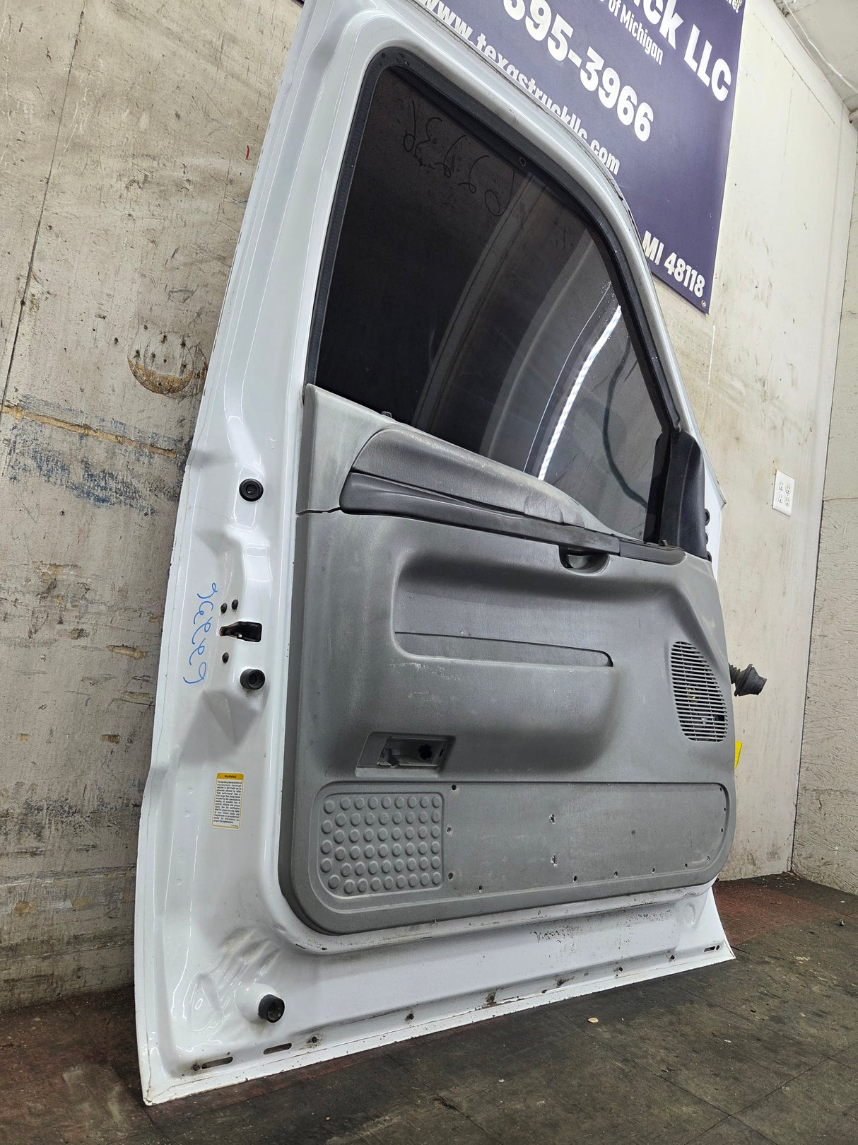1999-2007 Ford Super Duty LH Driver Side Front Door F250 F350 F450 F550