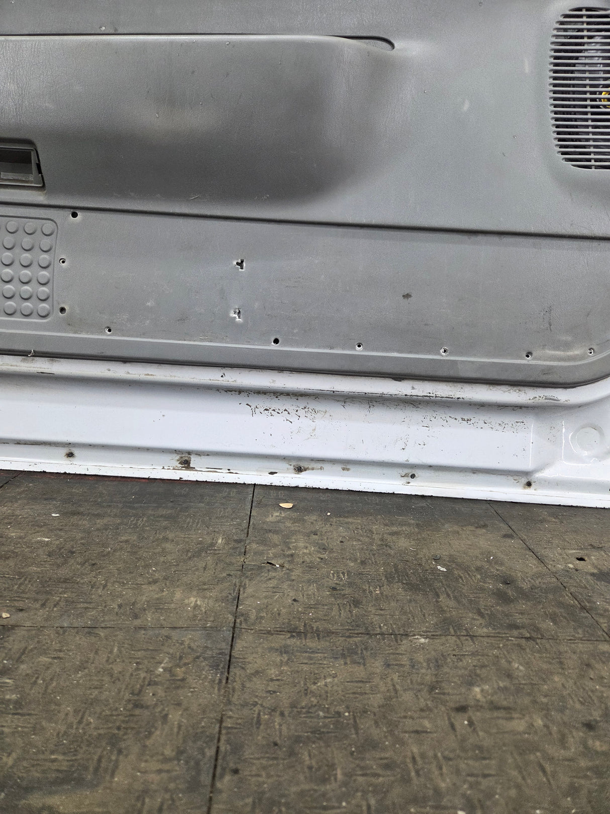 1999-2007 Ford Super Duty LH Driver Side Front Door F250 F350 F450 F550