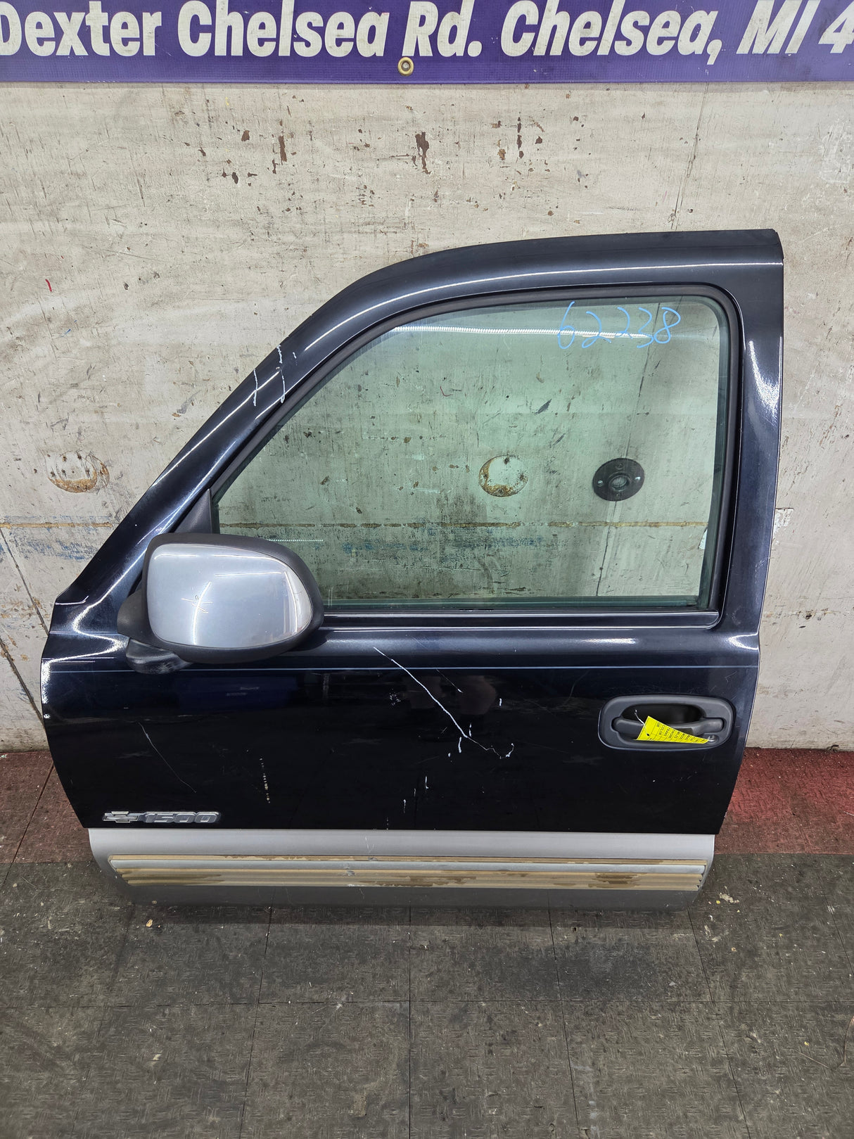 1999-2006 Chevrolet Silverado / GMC Sierra 1500 2500 3500 HD Front Driver Side Door LH