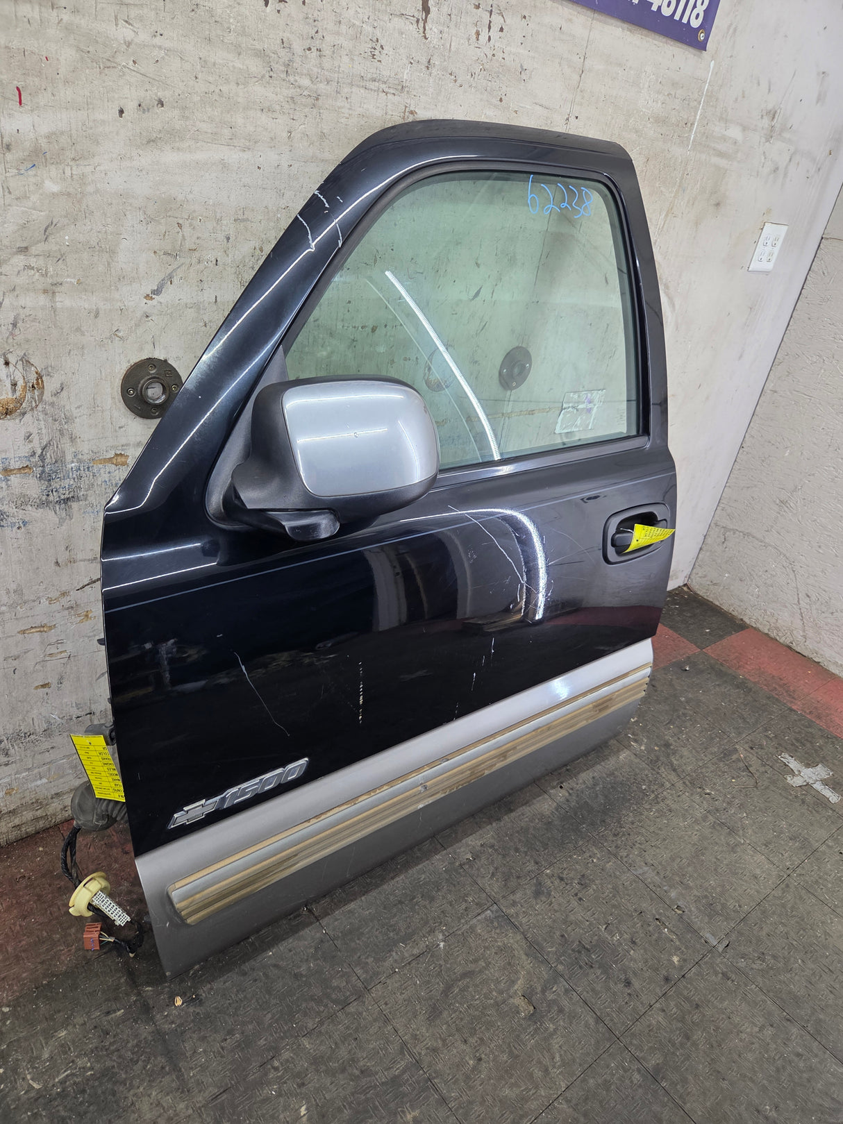 1999-2006 Chevrolet Silverado / GMC Sierra 1500 2500 3500 HD Front Driver Side Door LH