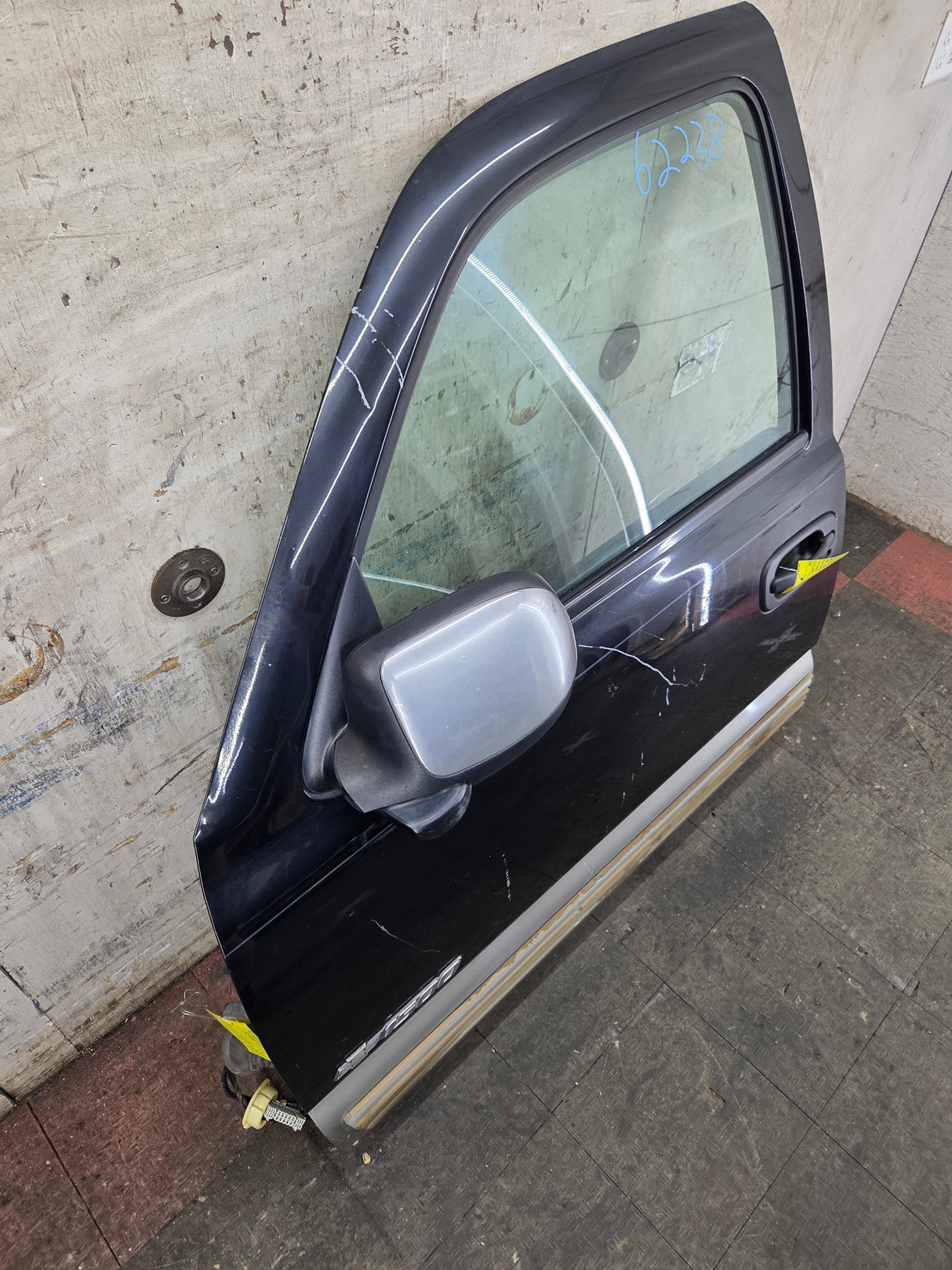 1999-2006 Chevrolet Silverado / GMC Sierra 1500 2500 3500 HD Front Driver Side Door LH
