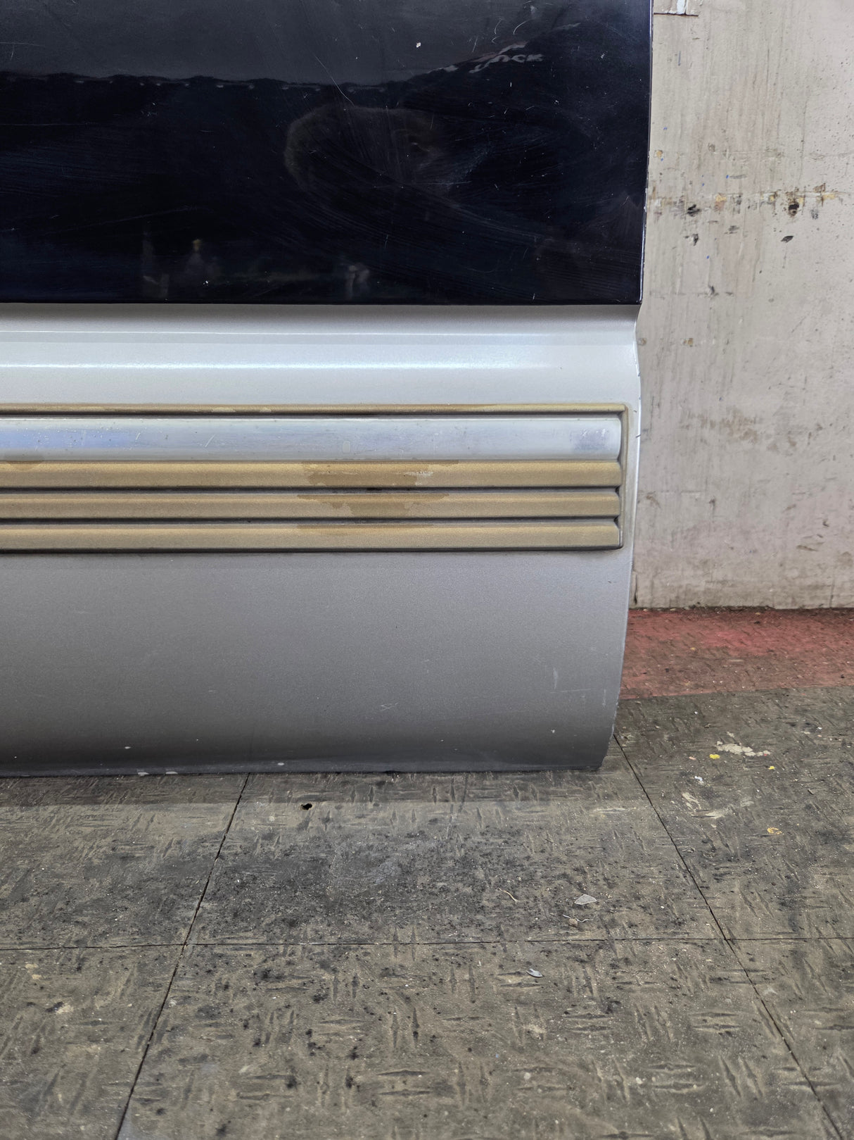 1999-2006 Chevrolet Silverado / GMC Sierra 1500 2500 3500 HD Front Driver Side Door LH