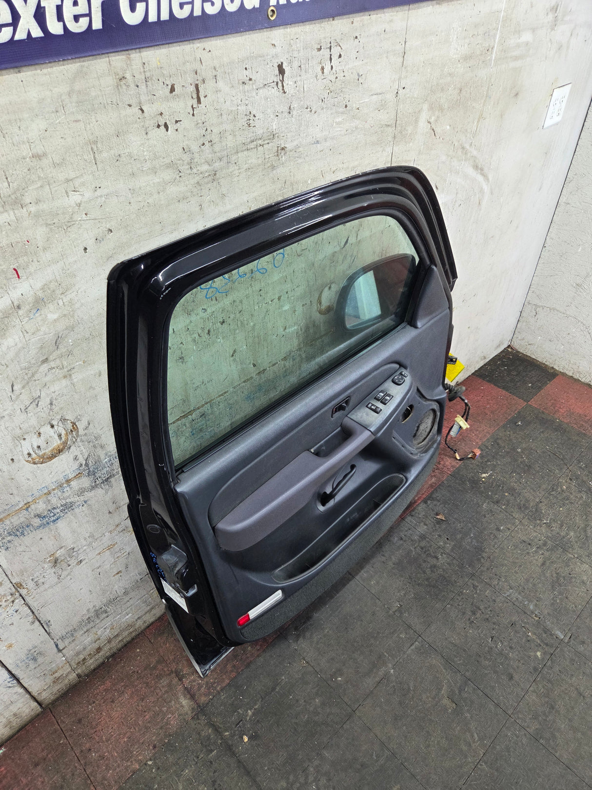 1999-2006 Chevrolet Silverado / GMC Sierra 1500 2500 3500 HD Front Driver Side Door LH