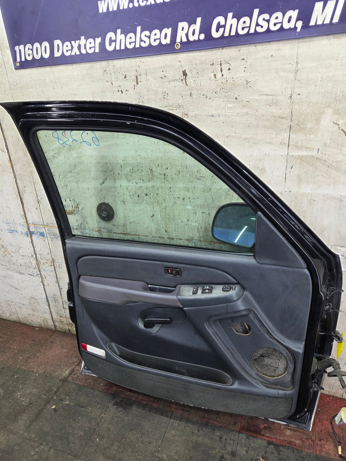 1999-2006 Chevrolet Silverado / GMC Sierra 1500 2500 3500 HD Front Driver Side Door LH