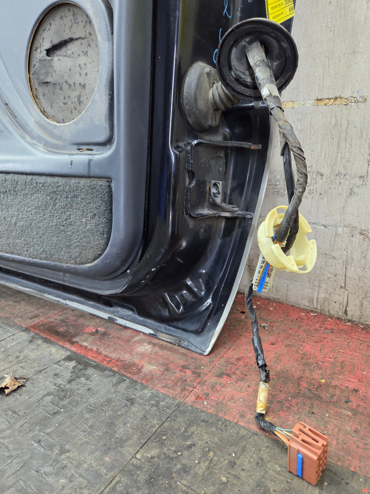 1999-2006 Chevrolet Silverado / GMC Sierra 1500 2500 3500 HD Front Driver Side Door LH