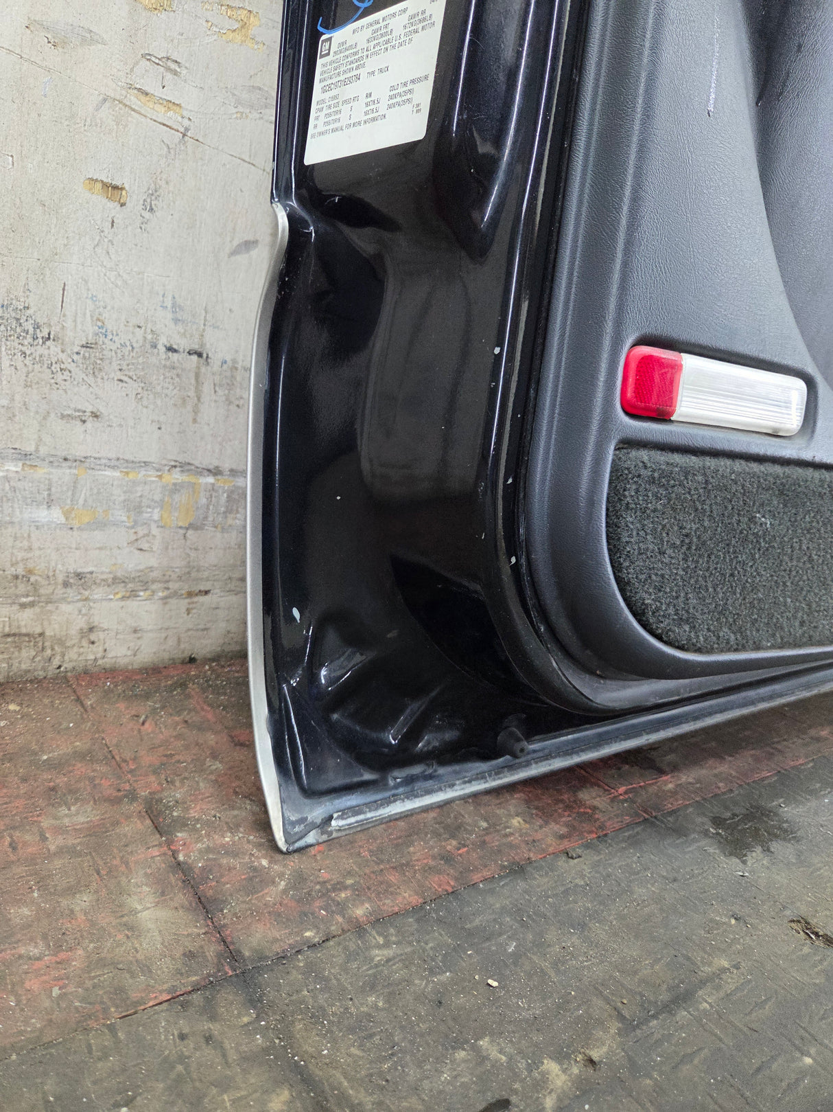 1999-2006 Chevrolet Silverado / GMC Sierra 1500 2500 3500 HD Front Driver Side Door LH
