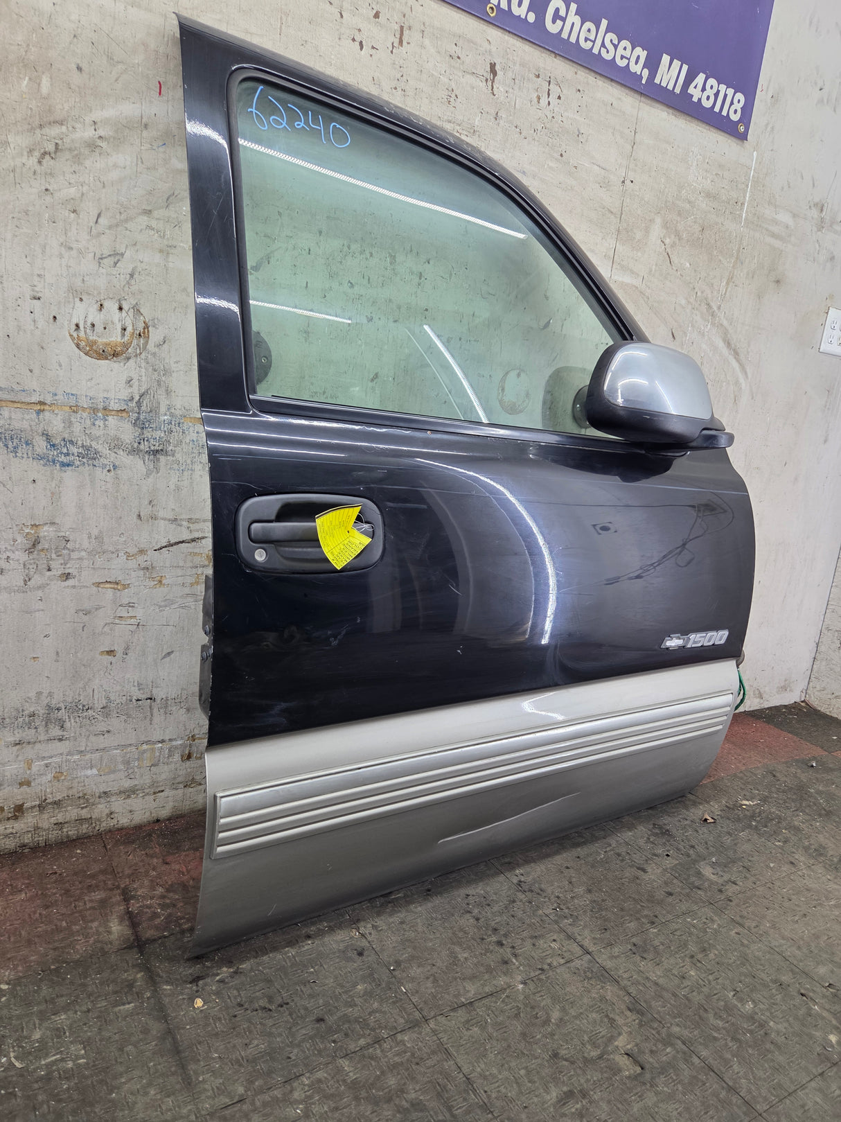 1999-2006 Chevrolet Silverado / GMC Sierra 1500 2500 3500 HD Front Passenger Side Door RH