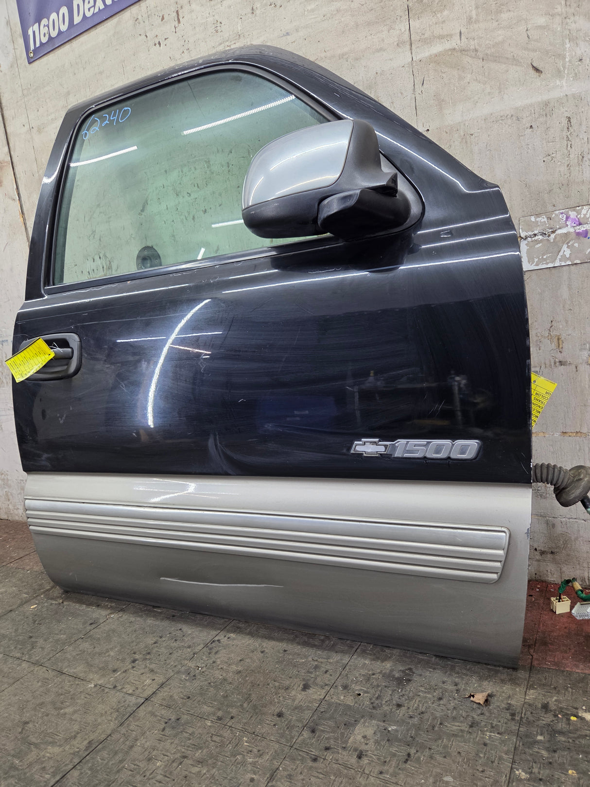 1999-2006 Chevrolet Silverado / GMC Sierra 1500 2500 3500 HD Front Passenger Side Door RH