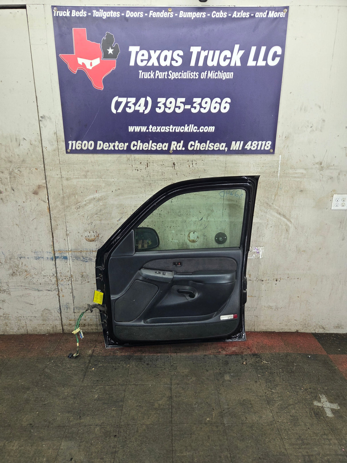 1999-2006 Chevrolet Silverado / GMC Sierra 1500 2500 3500 HD Front Passenger Side Door RH