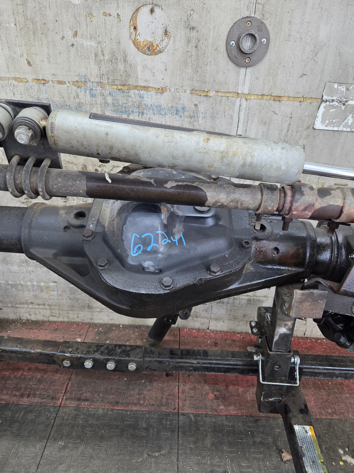 1999-2004 Ford Super Duty F250 F350 SRW Front Axle 3.73 Gear Ratio
