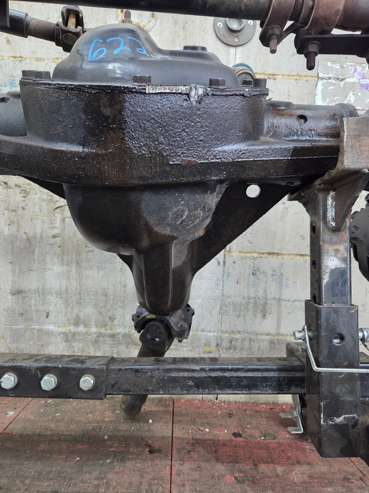 1999-2004 Ford Super Duty F250 F350 SRW Front Axle 3.73 Gear Ratio