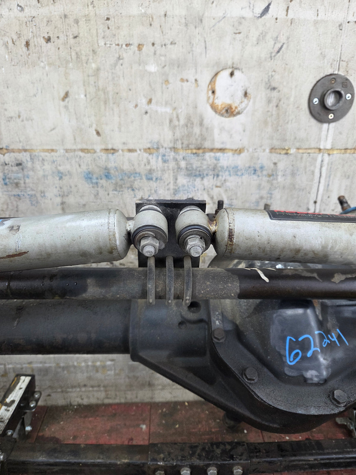 1999-2004 Ford Super Duty F250 F350 SRW Front Axle 3.73 Gear Ratio