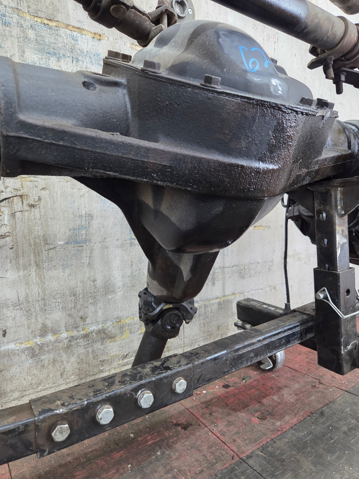 1999-2004 Ford Super Duty F250 F350 SRW Front Axle 3.73 Gear Ratio
