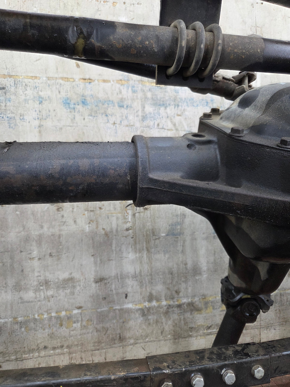 1999-2004 Ford Super Duty F250 F350 SRW Front Axle 3.73 Gear Ratio