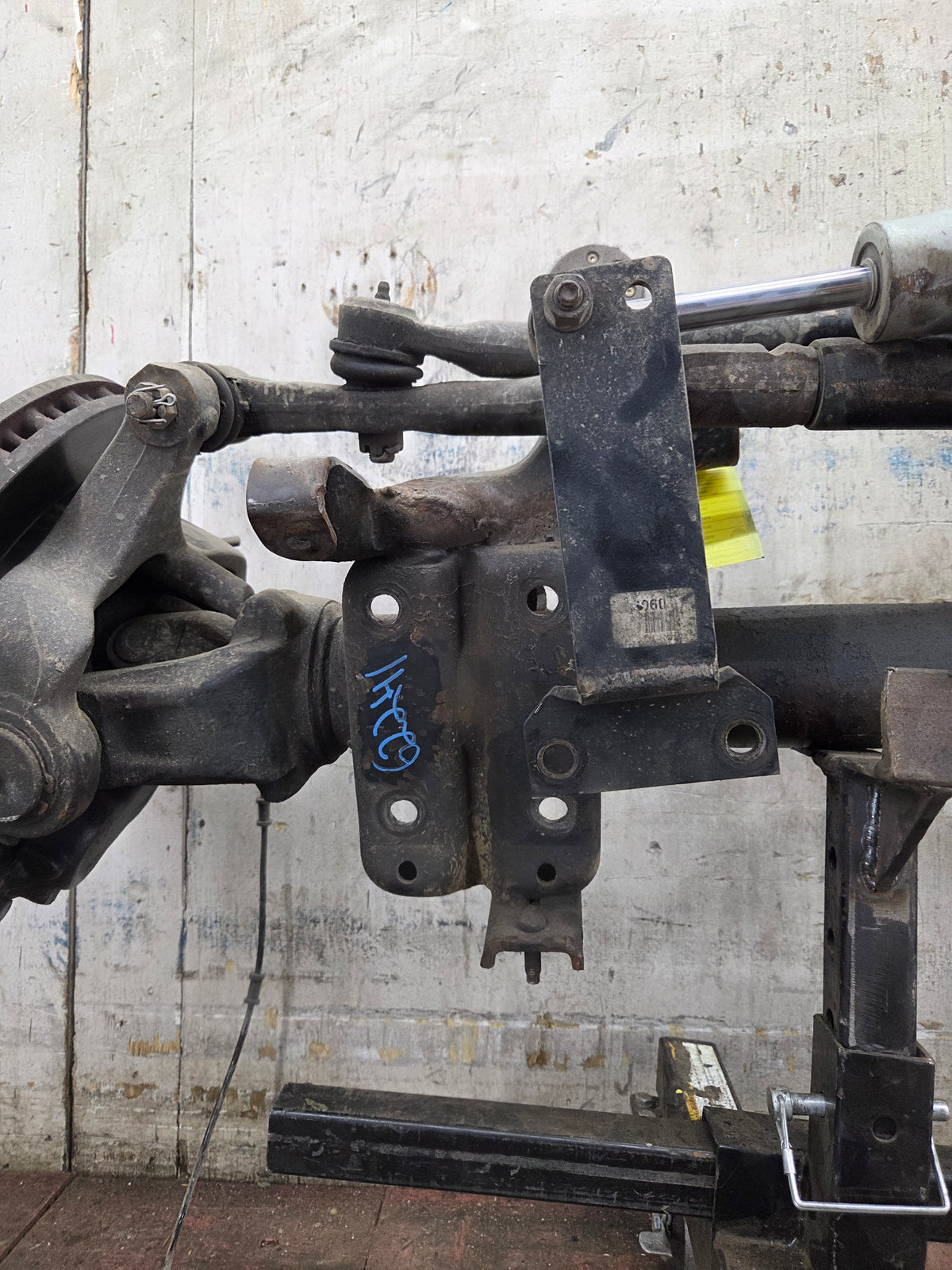 1999-2004 Ford Super Duty F250 F350 SRW Front Axle 3.73 Gear Ratio
