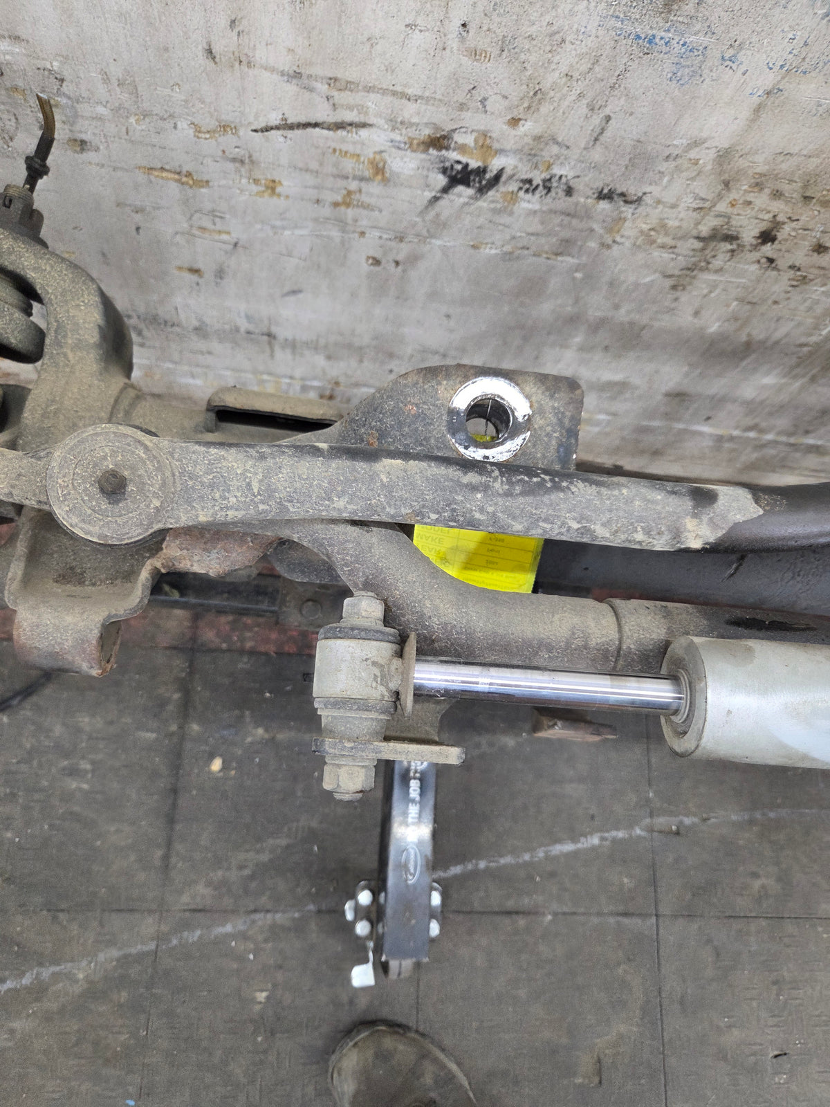 1999-2004 Ford Super Duty F250 F350 SRW Front Axle 3.73 Gear Ratio