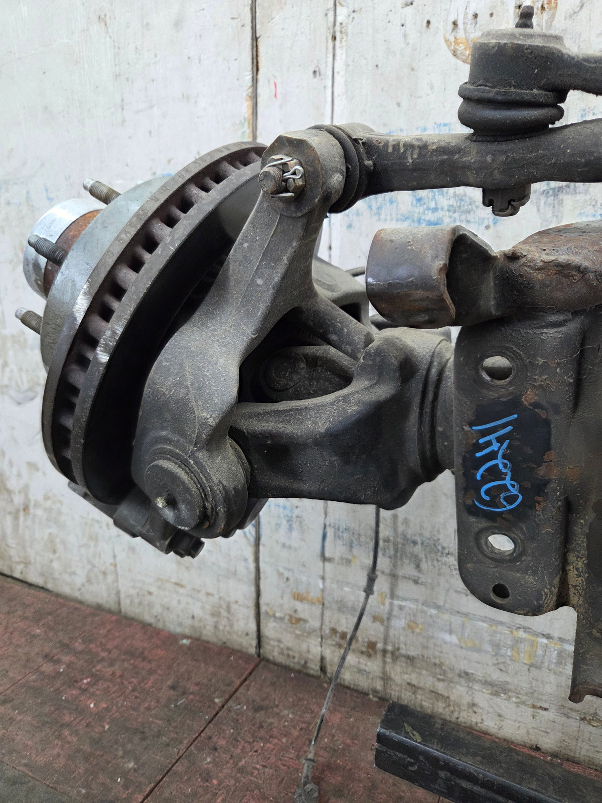 1999-2004 Ford Super Duty F250 F350 SRW Front Axle 3.73 Gear Ratio