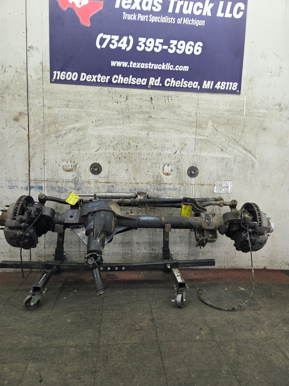 1999-2004 Ford Super Duty F250 F350 SRW Front Axle 3.73 Gear Ratio
