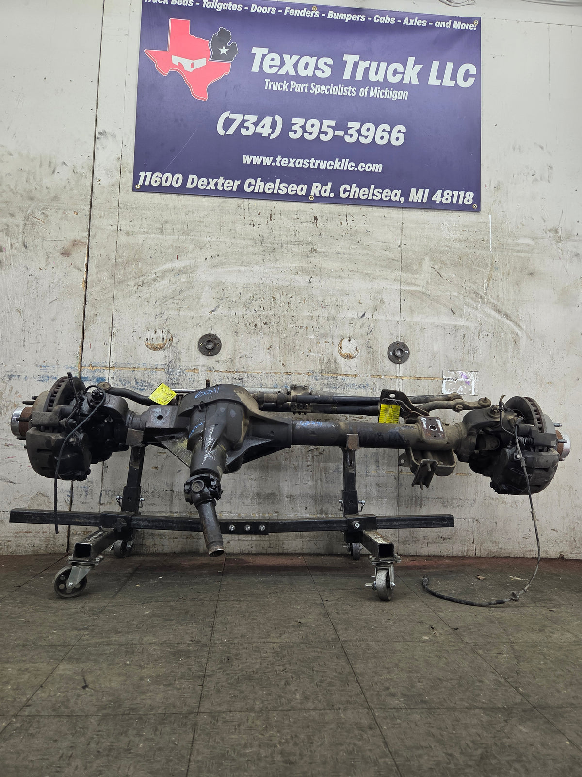 1999-2004 Ford Super Duty F250 F350 SRW Front Axle 3.73 Gear Ratio