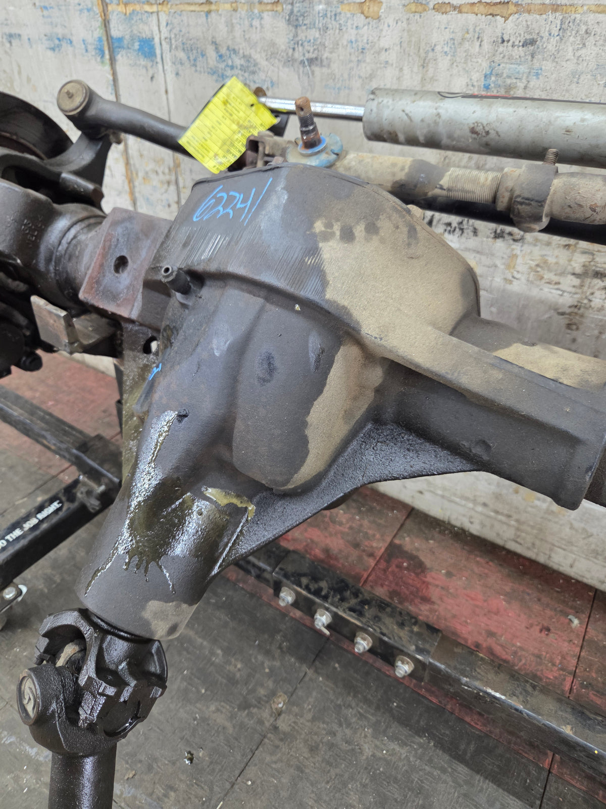 1999-2004 Ford Super Duty F250 F350 SRW Front Axle 3.73 Gear Ratio
