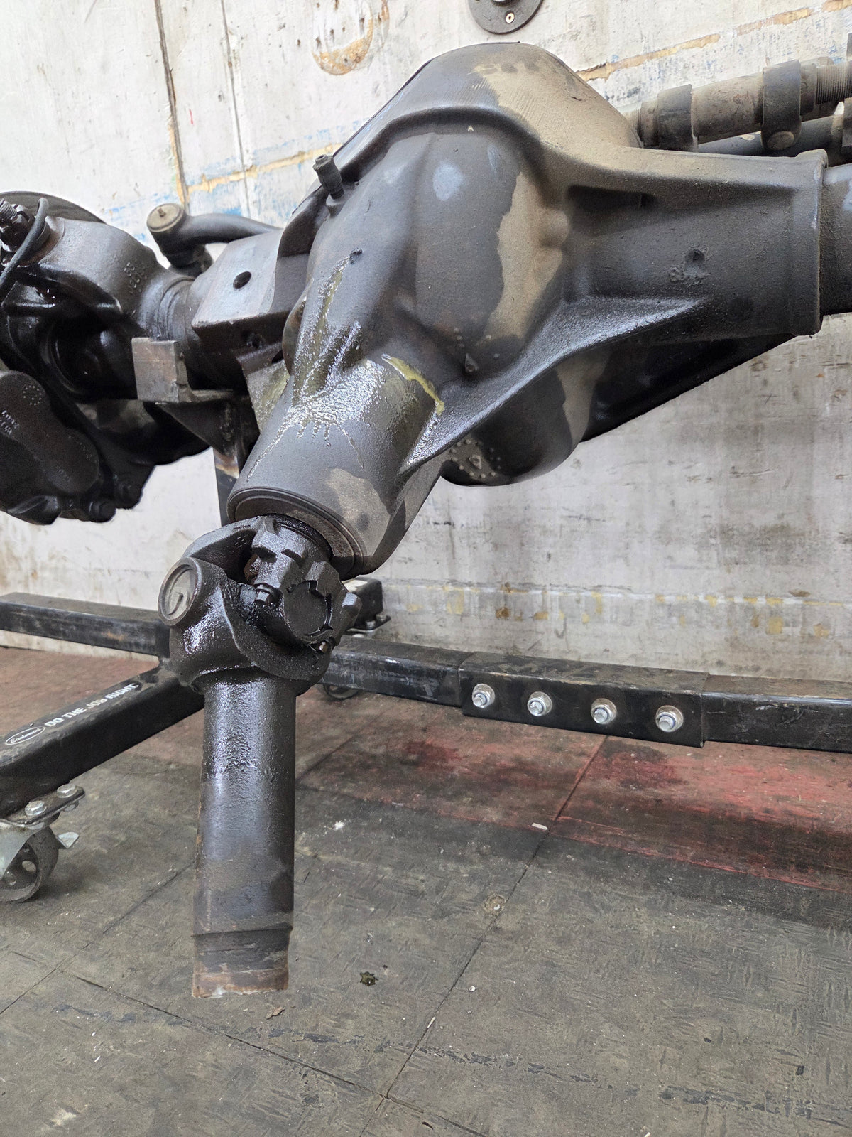 1999-2004 Ford Super Duty F250 F350 SRW Front Axle 3.73 Gear Ratio