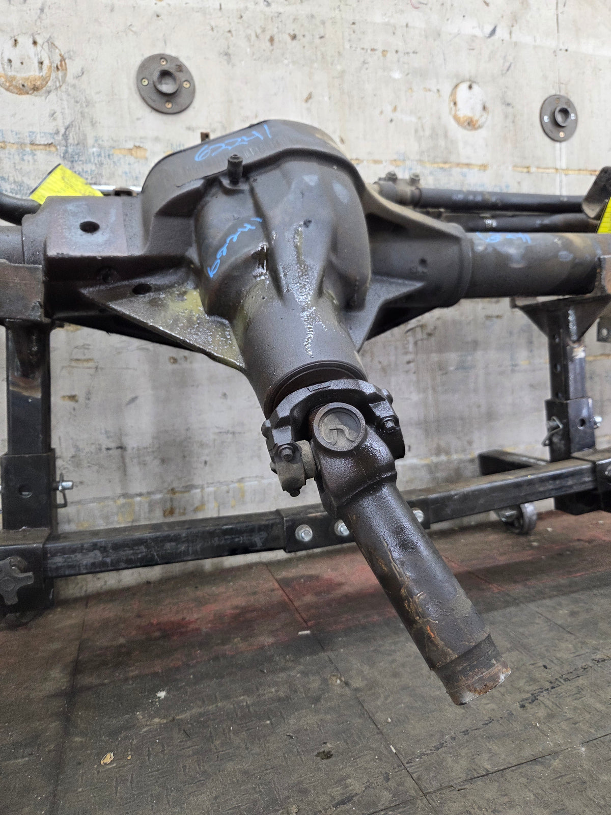 1999-2004 Ford Super Duty F250 F350 SRW Front Axle 3.73 Gear Ratio