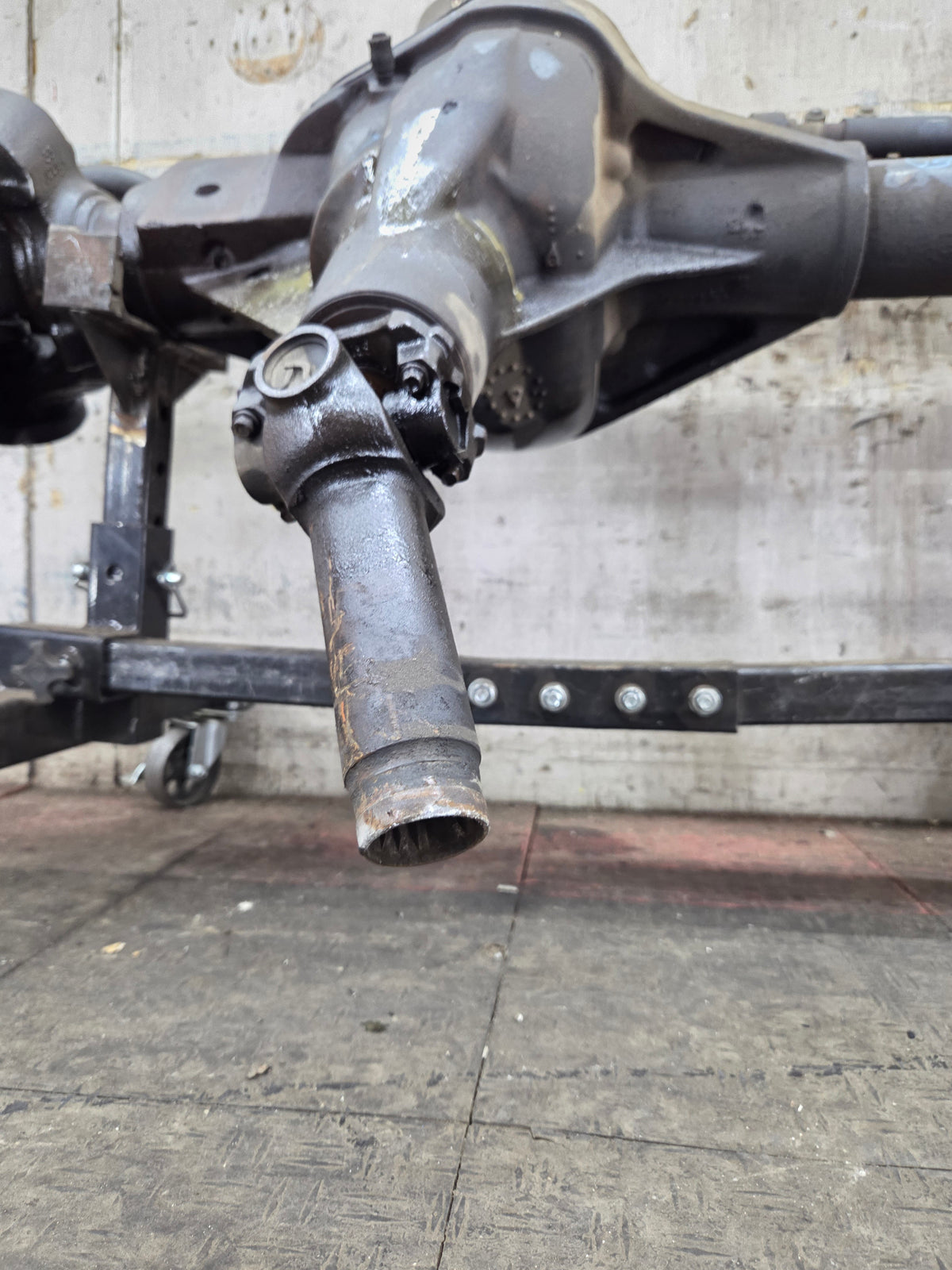 1999-2004 Ford Super Duty F250 F350 SRW Front Axle 3.73 Gear Ratio