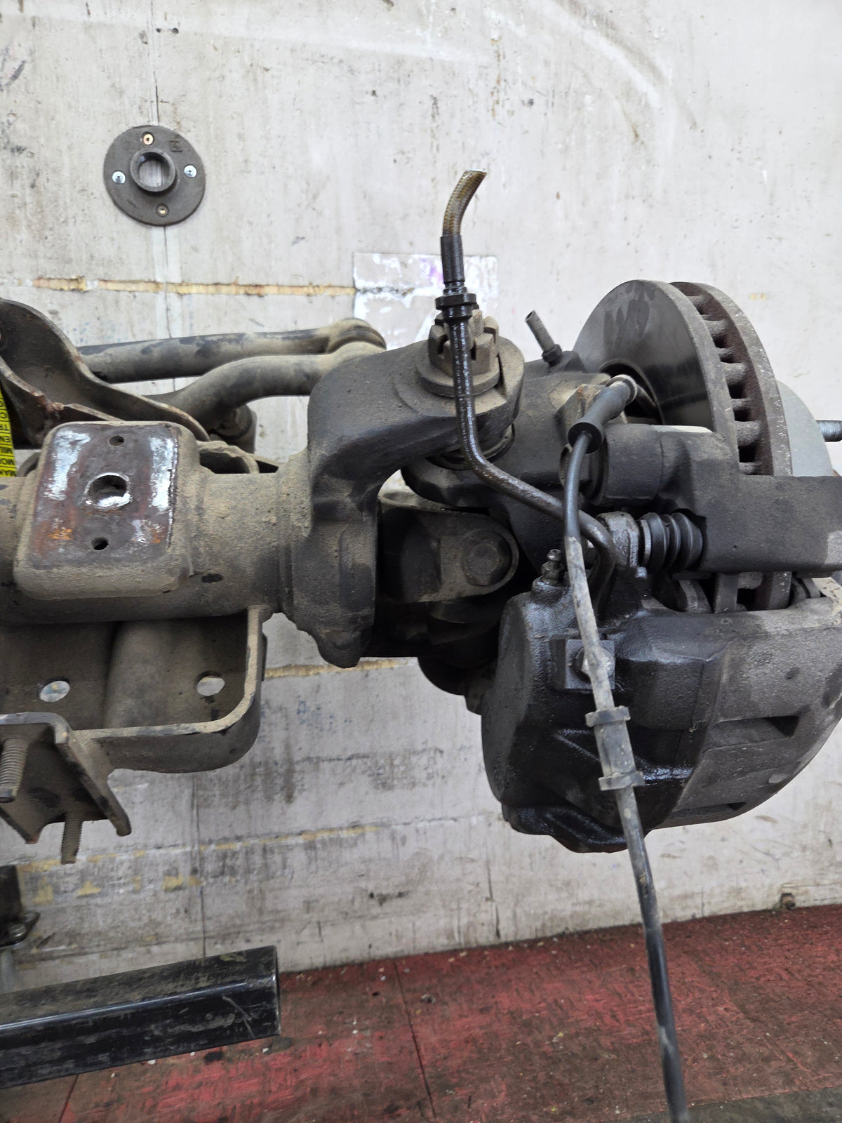 1999-2004 Ford Super Duty F250 F350 SRW Front Axle 3.73 Gear Ratio