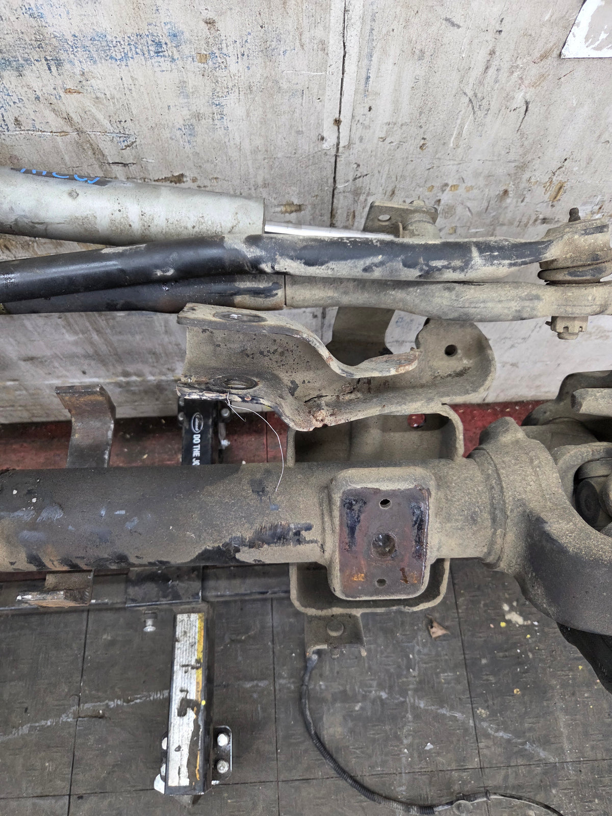 1999-2004 Ford Super Duty F250 F350 SRW Front Axle 3.73 Gear Ratio