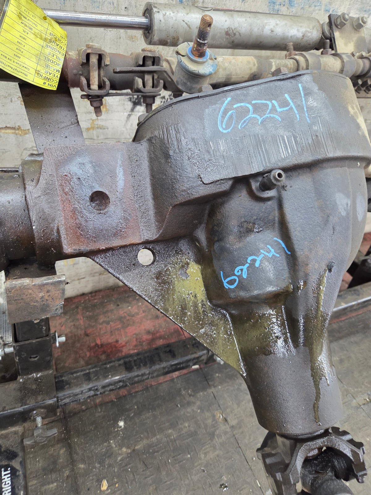 1999-2004 Ford Super Duty F250 F350 SRW Front Axle 3.73 Gear Ratio