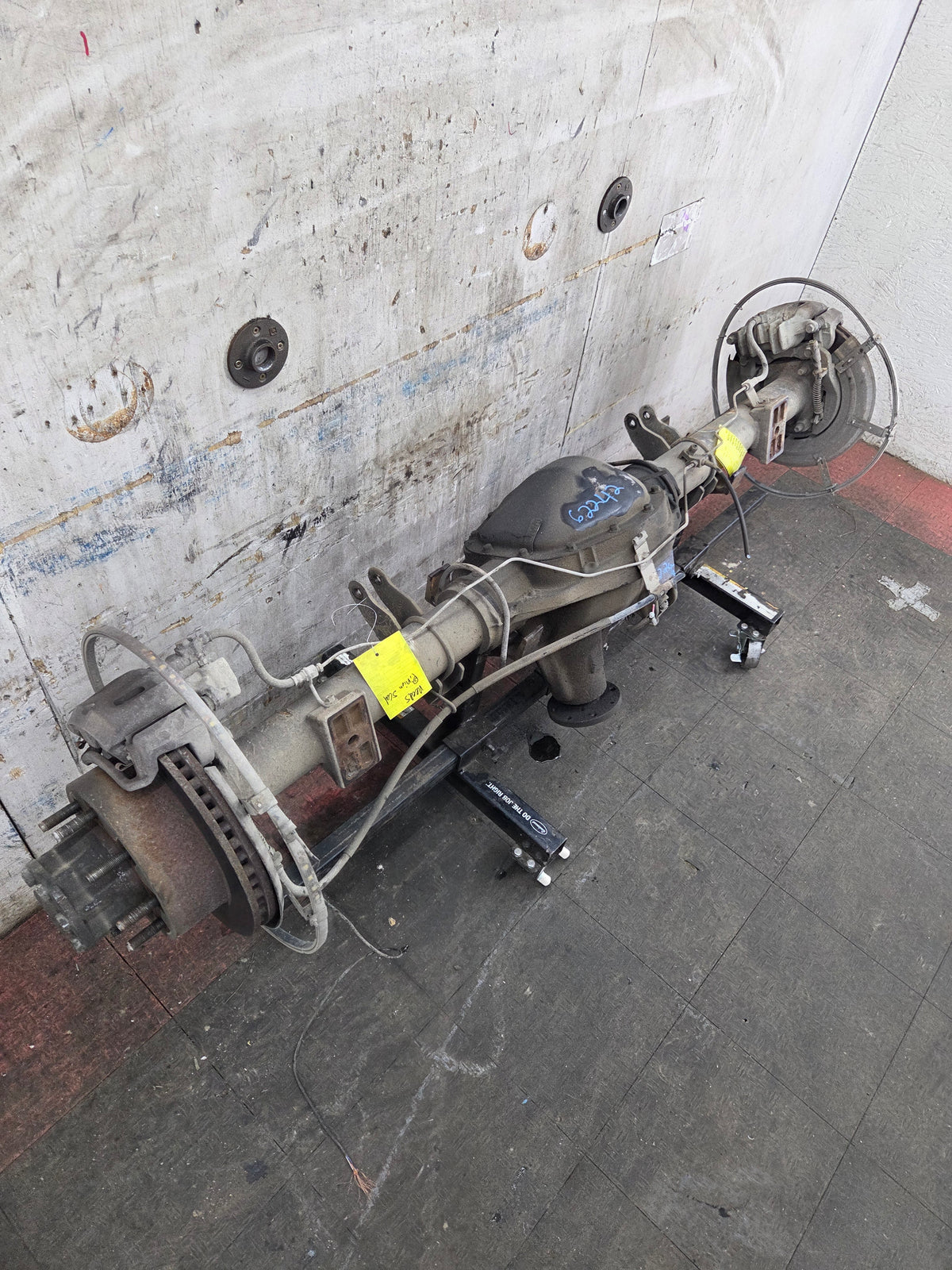 2002-2004 Ford Super Duty F250 F350 SRW Rear Axle 3.73 Gear Ratio - Limited Slip