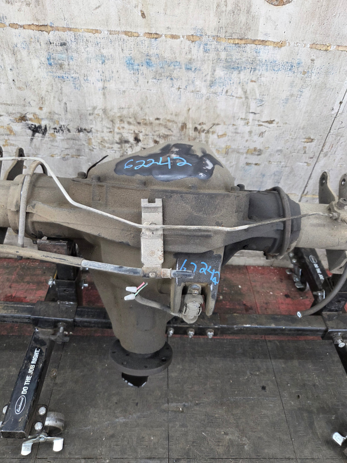 2002-2004 Ford Super Duty F250 F350 SRW Rear Axle 3.73 Gear Ratio - Limited Slip